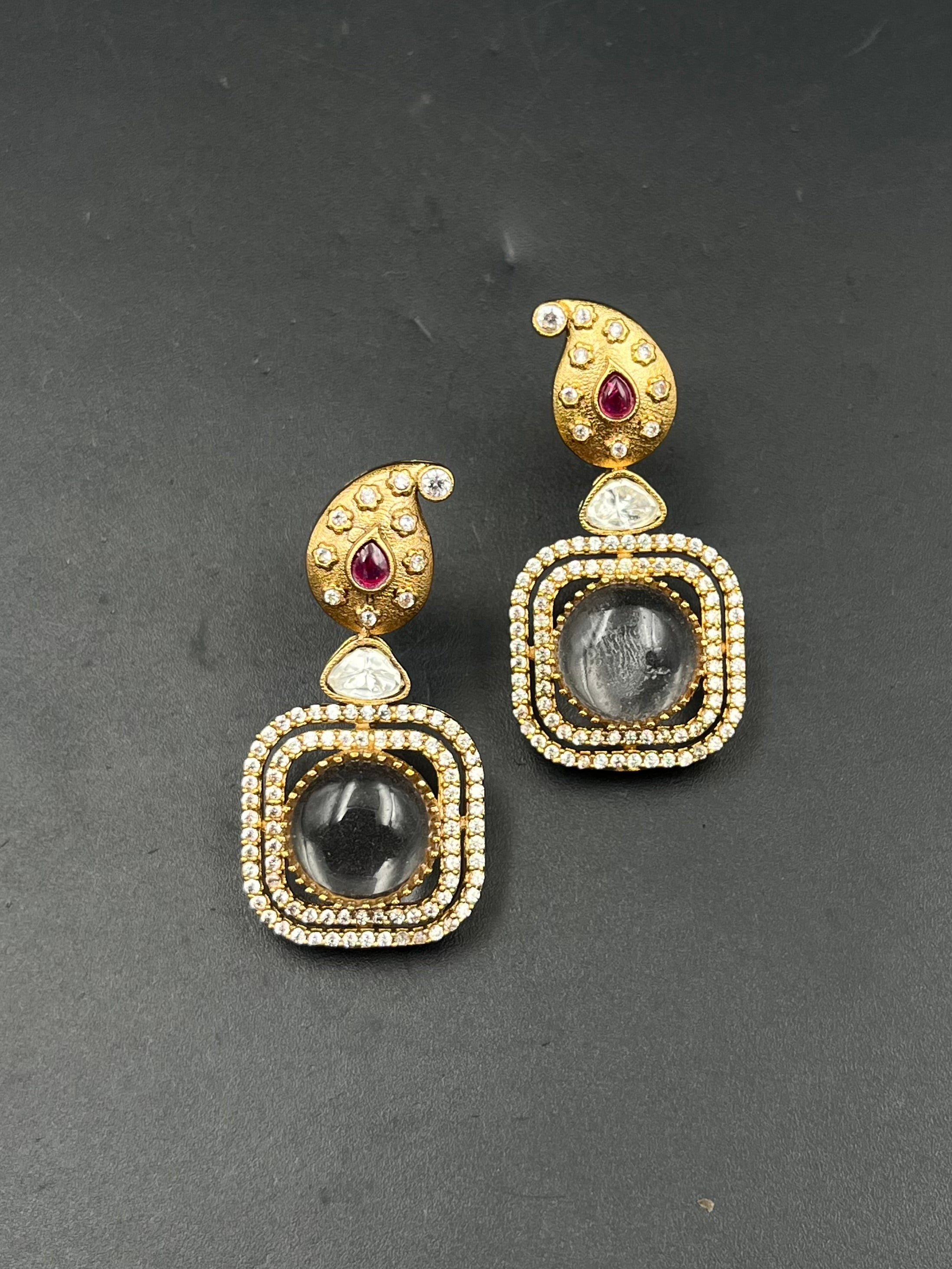 INA EARRING