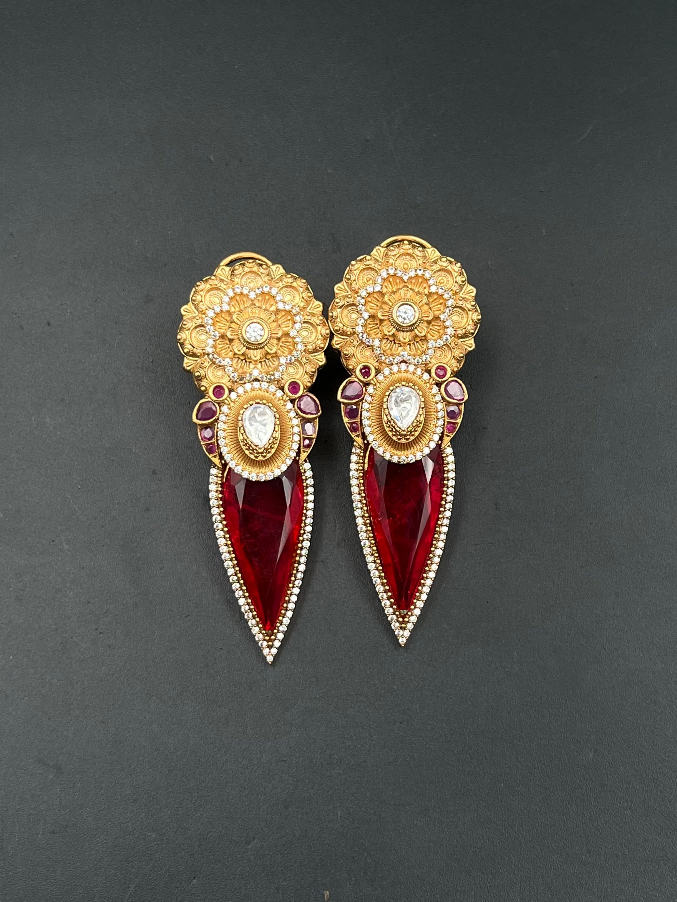 JIYA EARRING