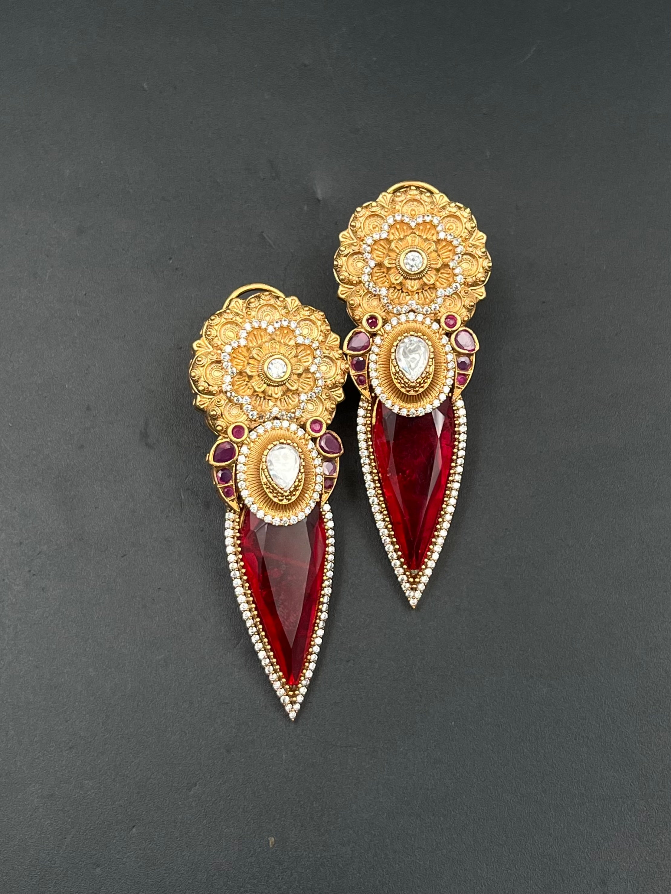 JIYA EARRING