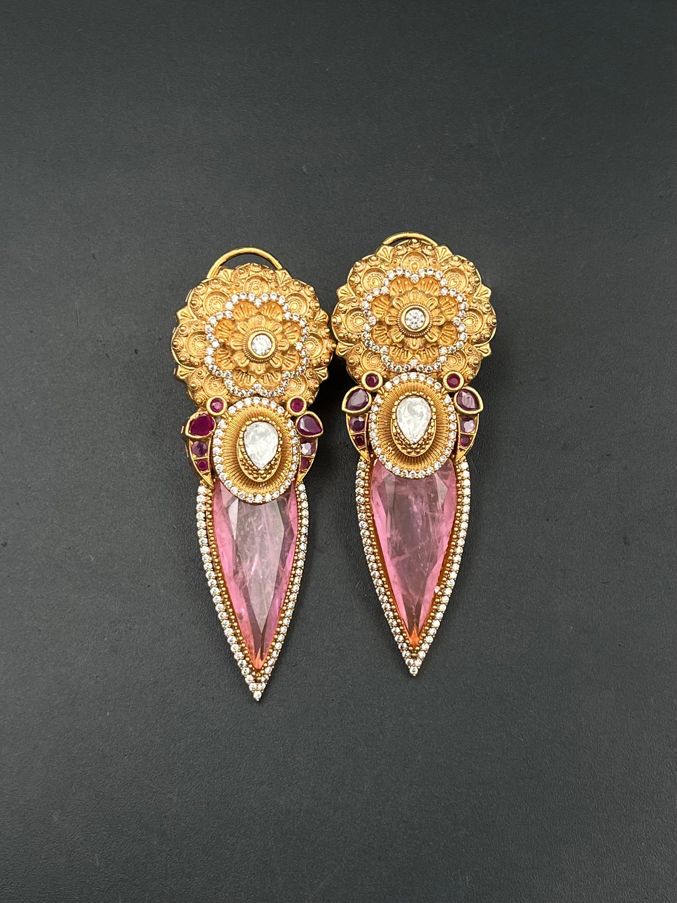 JIYA EARRING