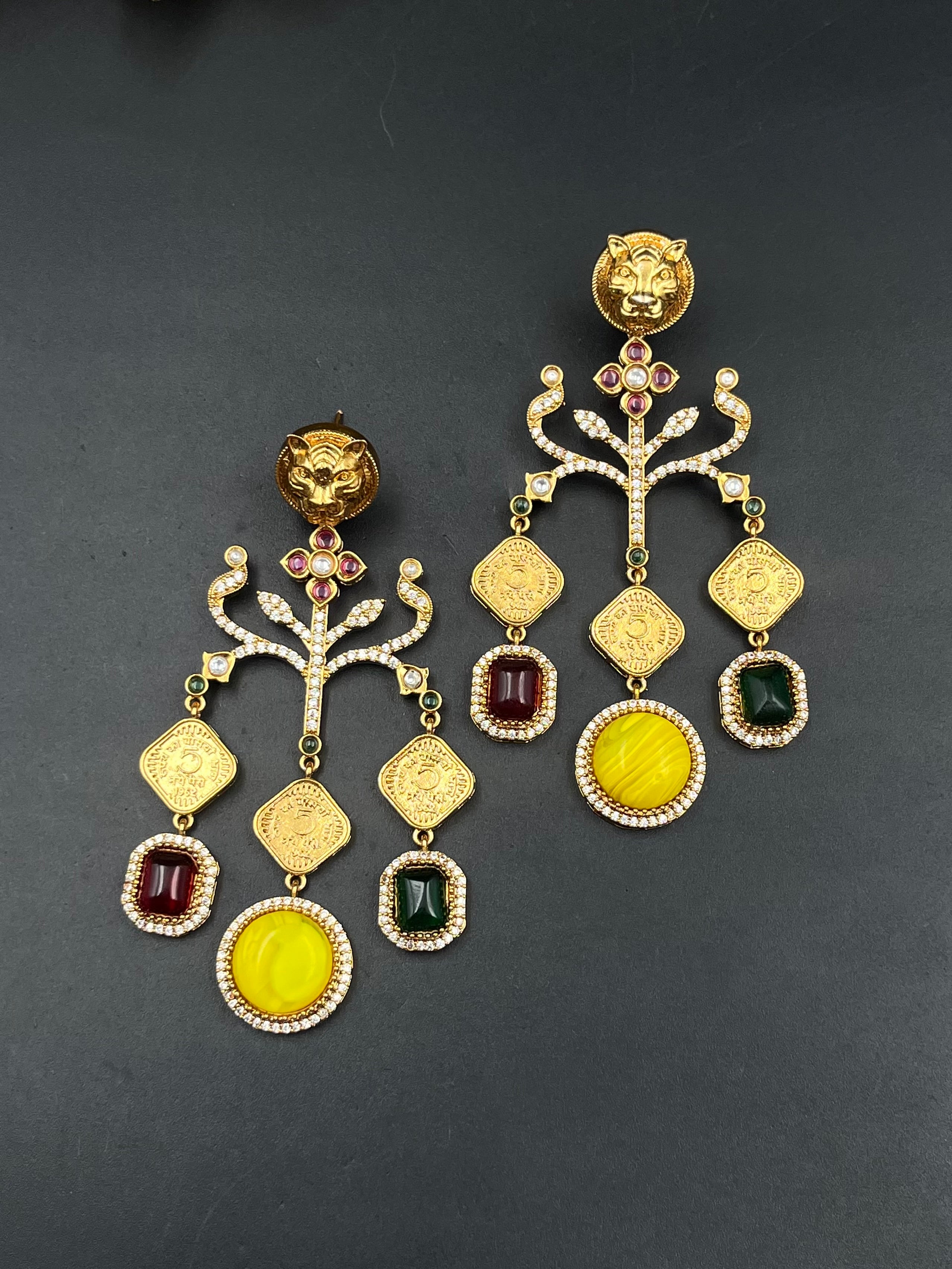 JEENAT EARRING