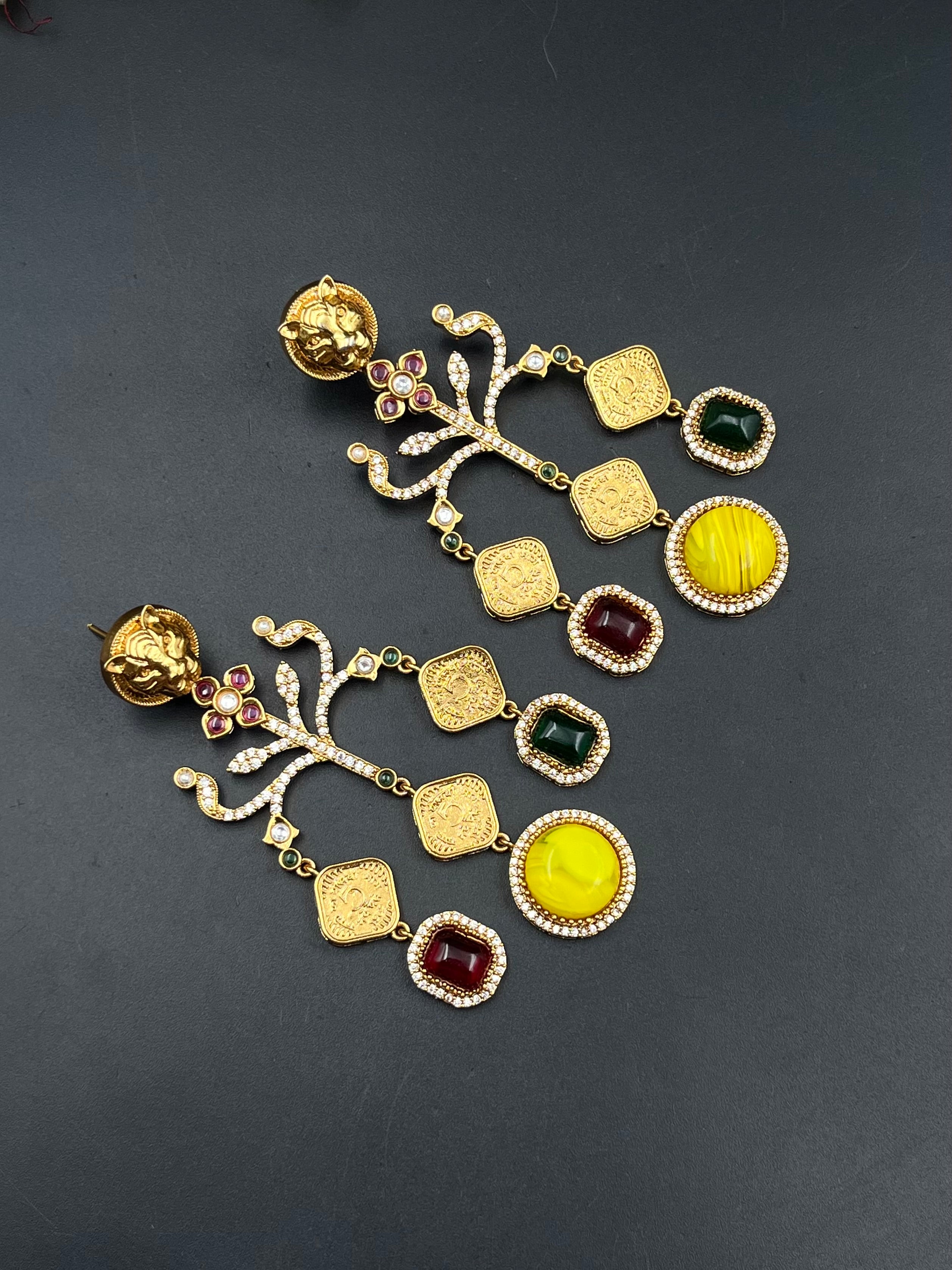 JEENAT EARRING
