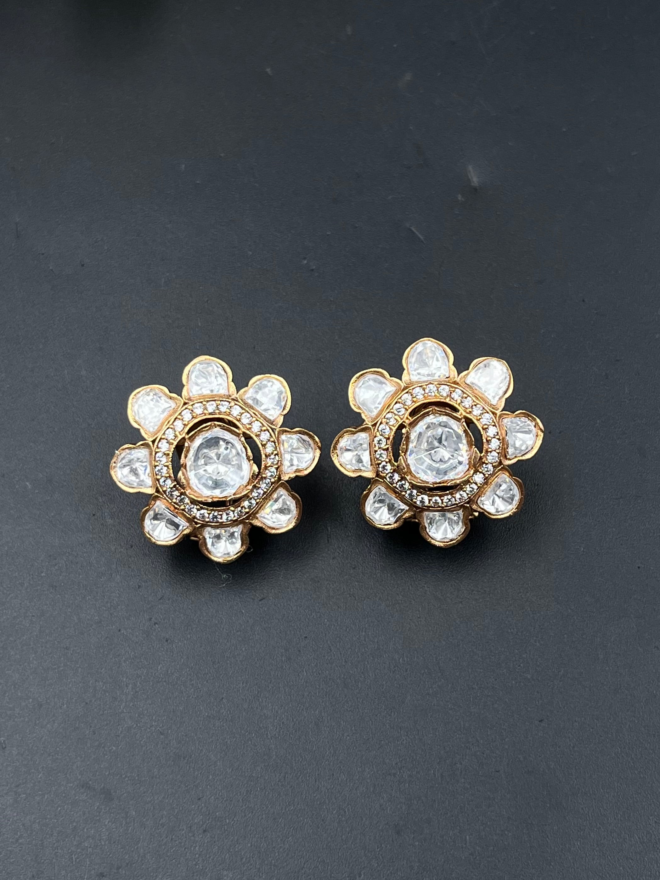 LIHNA EARRING