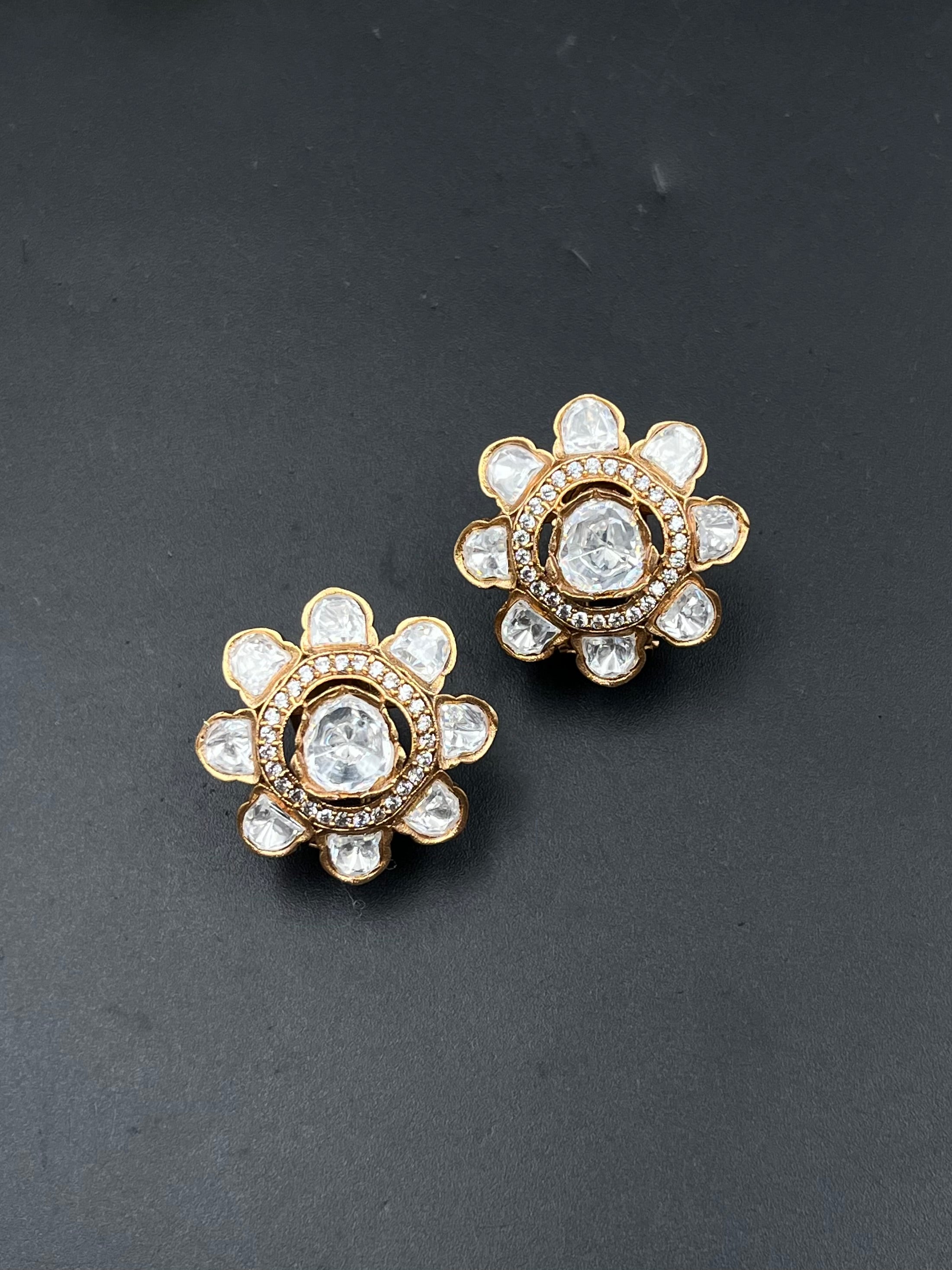 LIHNA EARRING