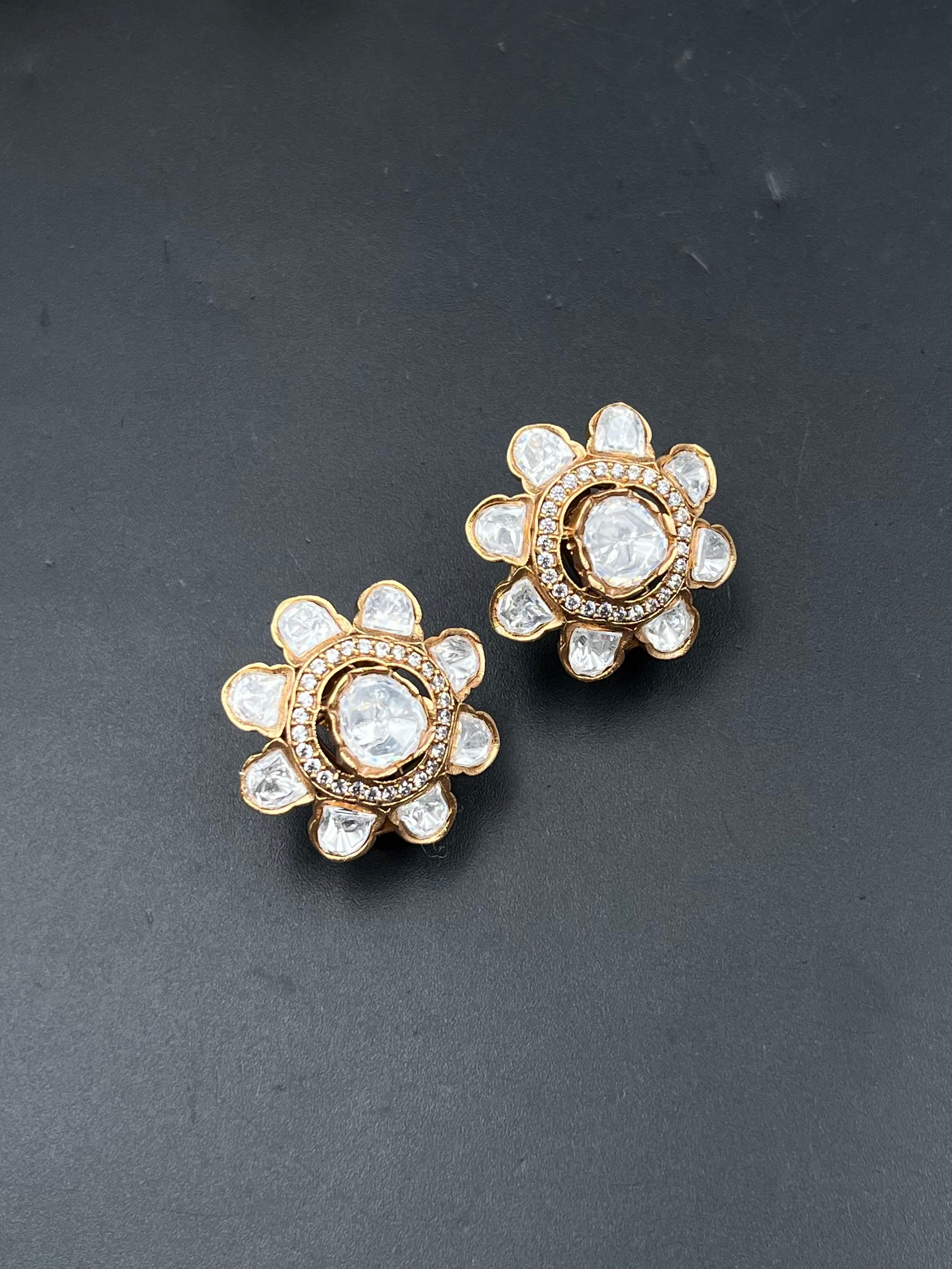 LIHNA EARRING