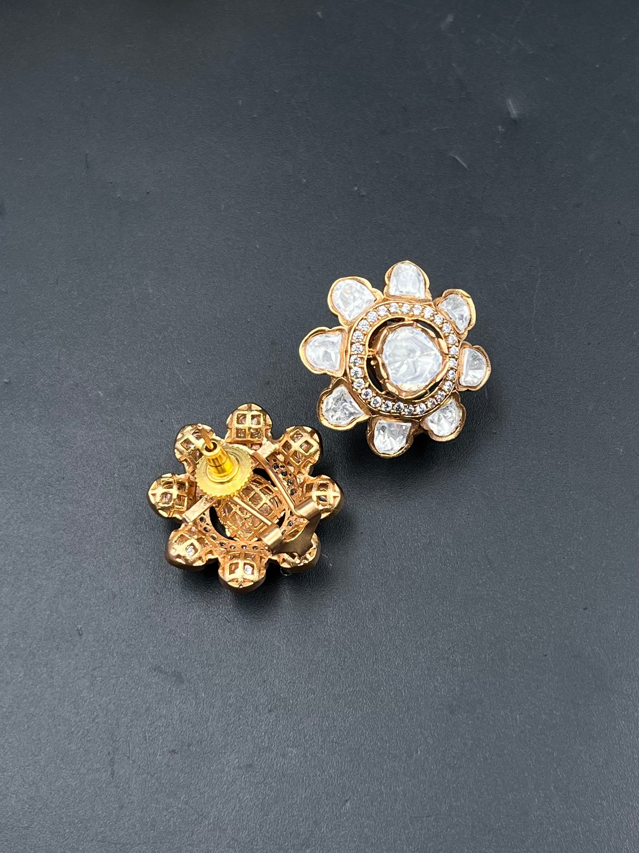 LIHNA EARRING