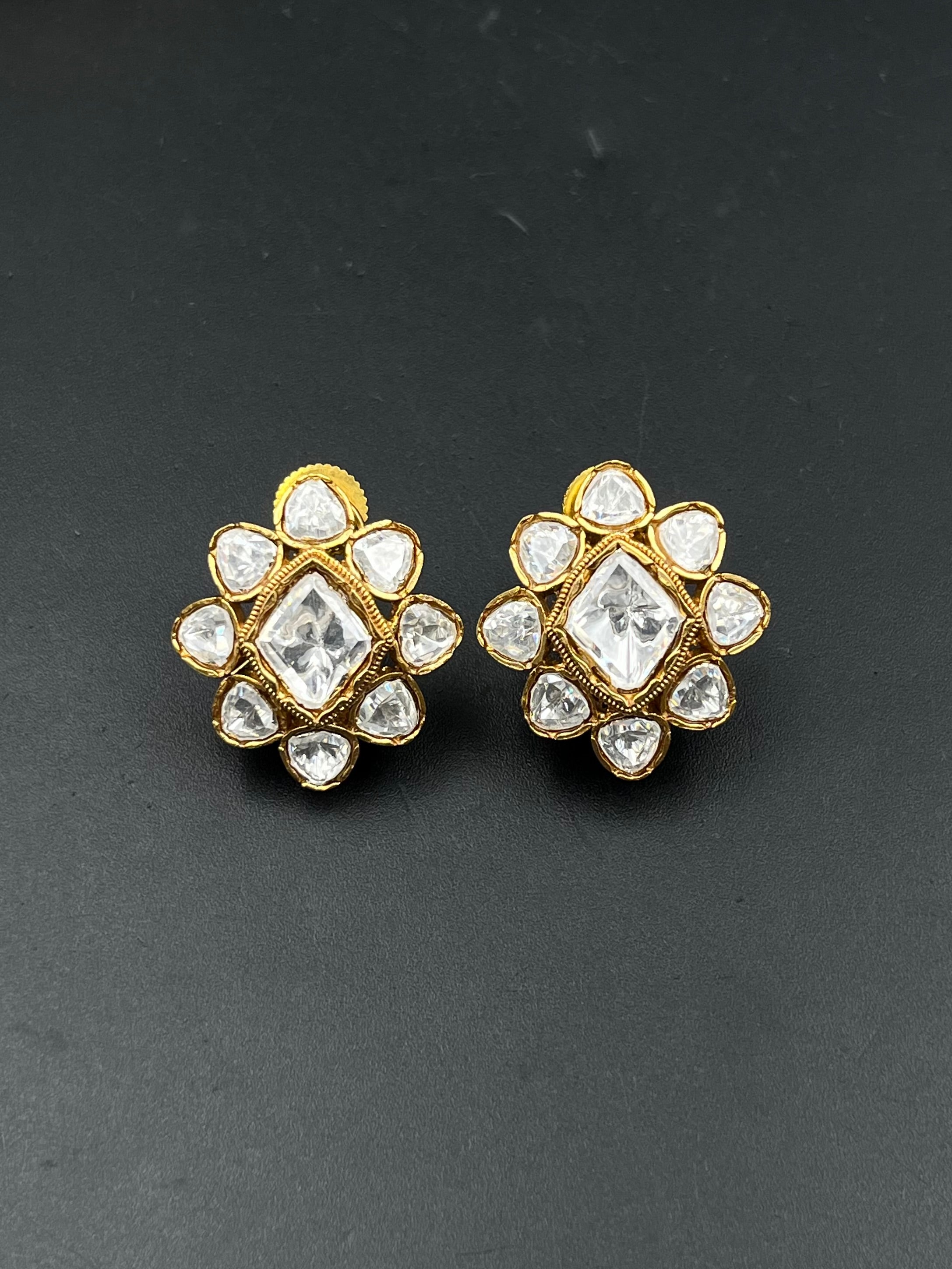 KIYA EARRING