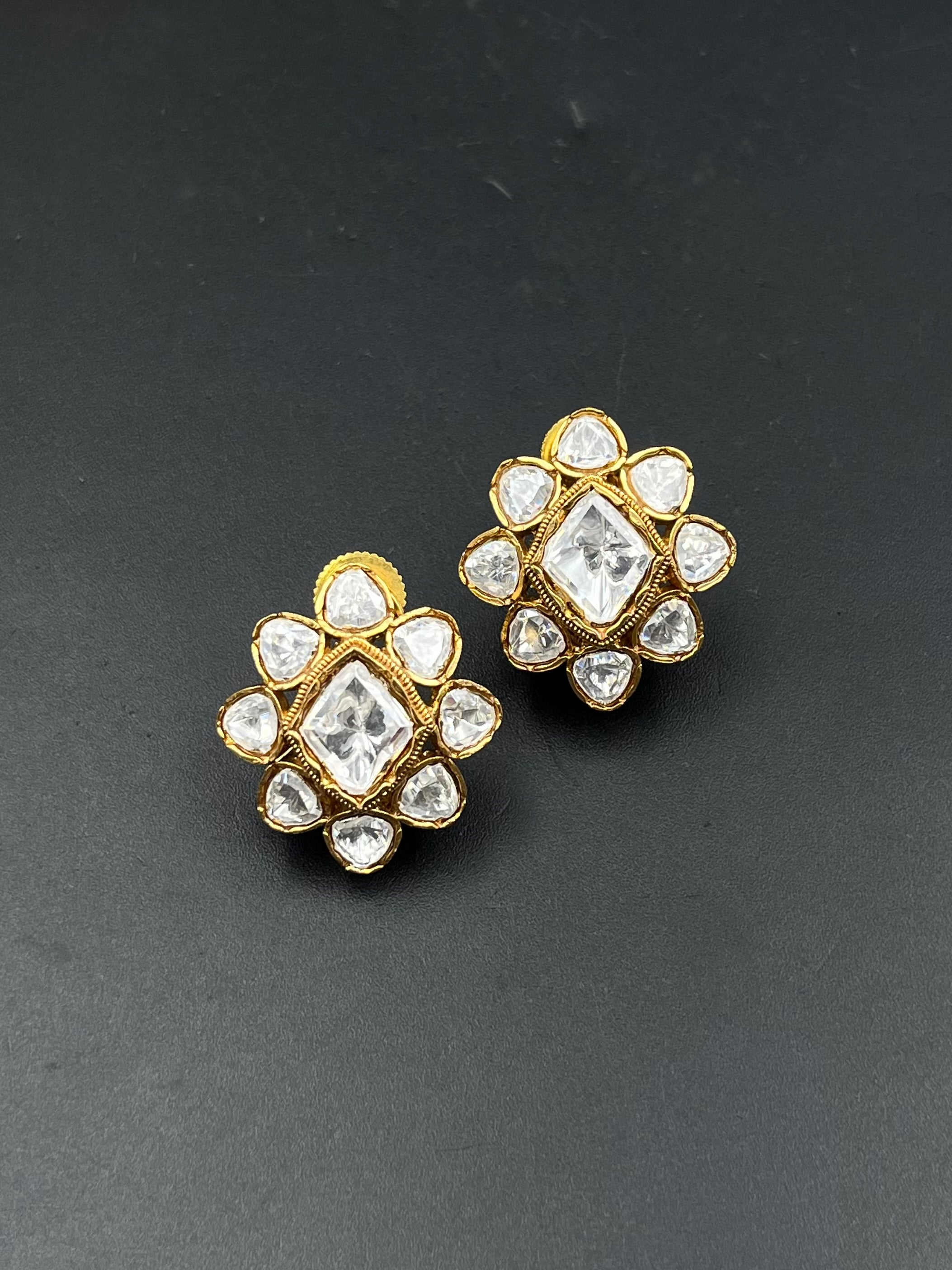 KIYA EARRING