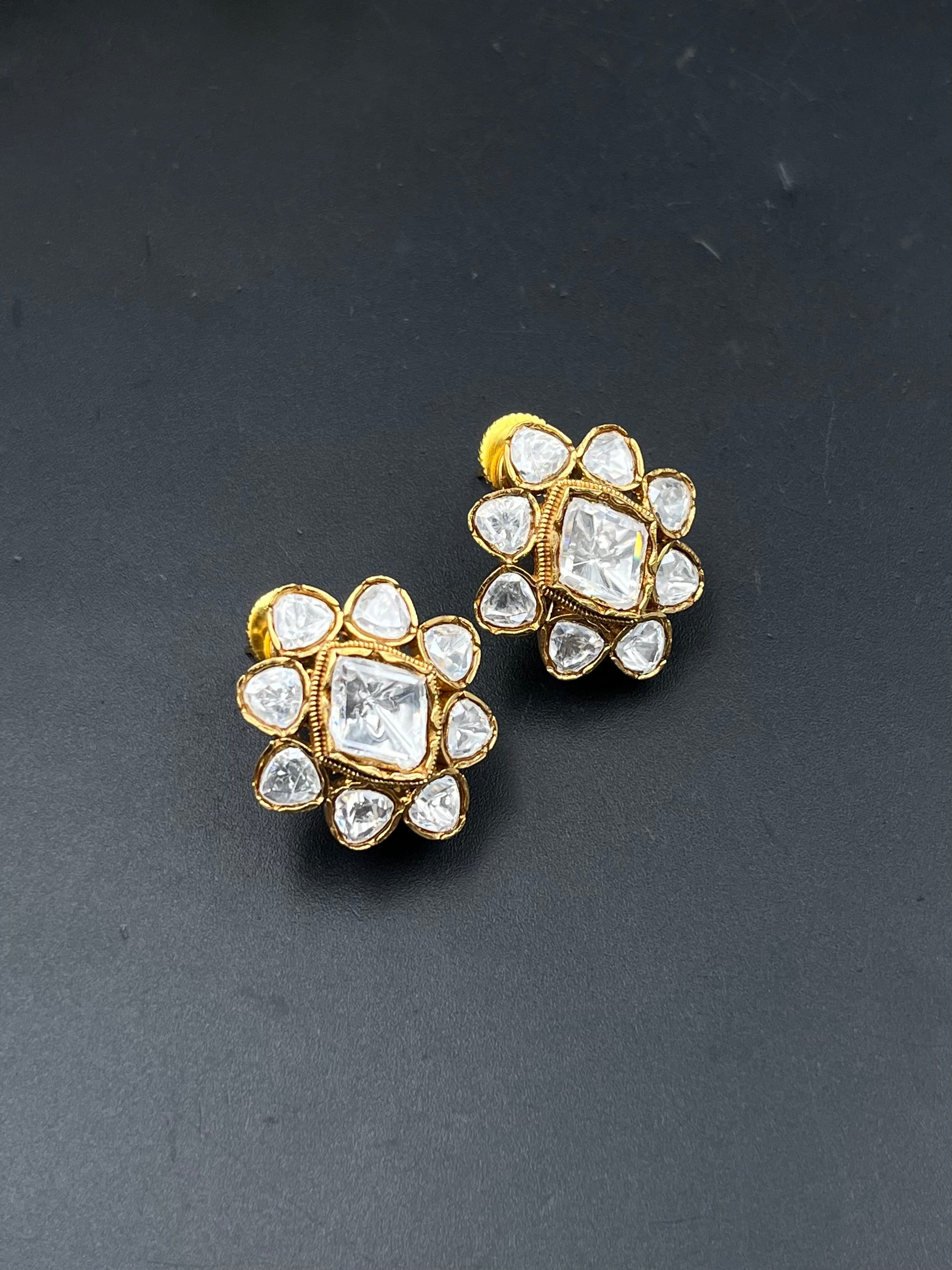 KIYA EARRING