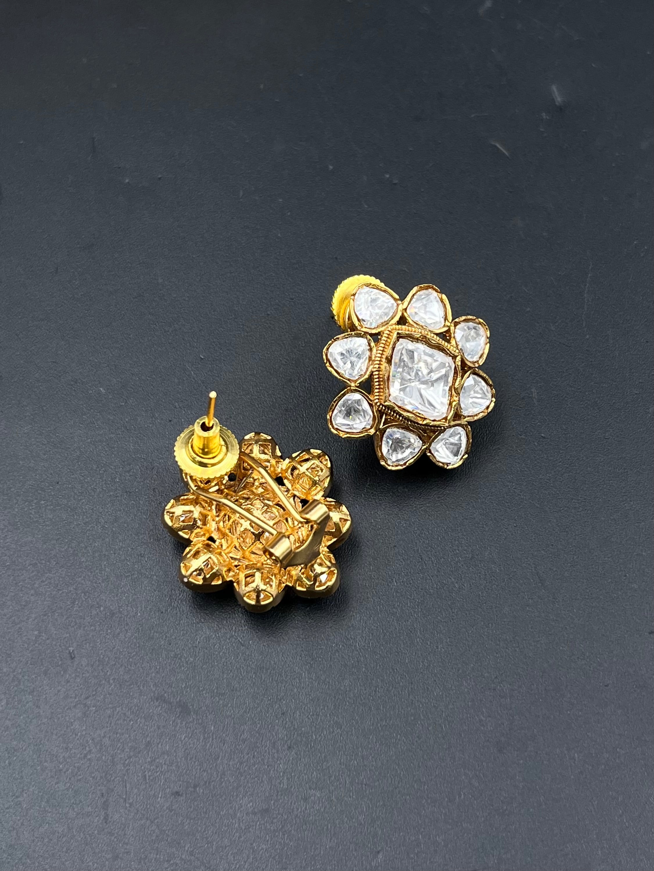 KIYA EARRING