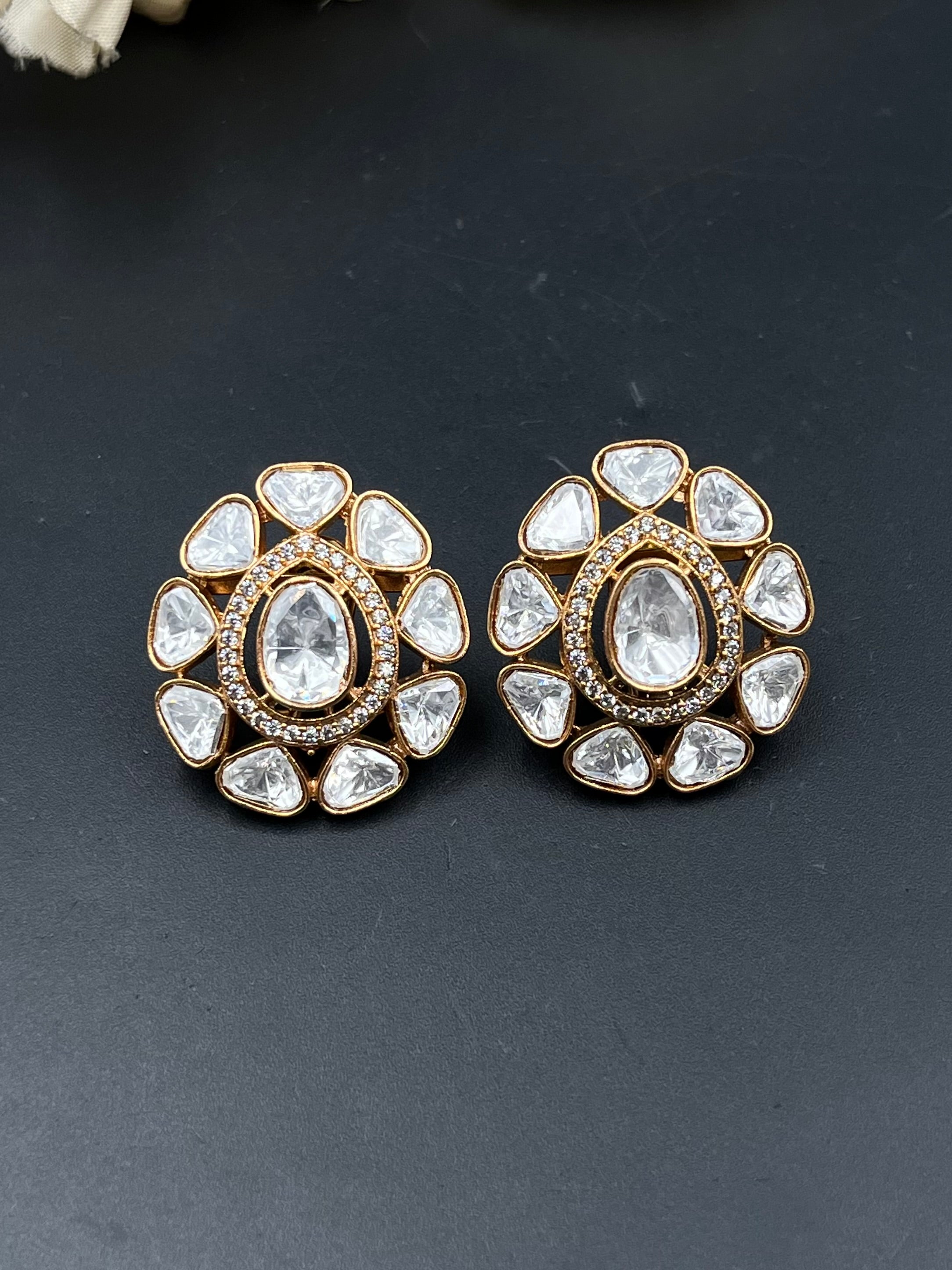FIYANA EARRING
