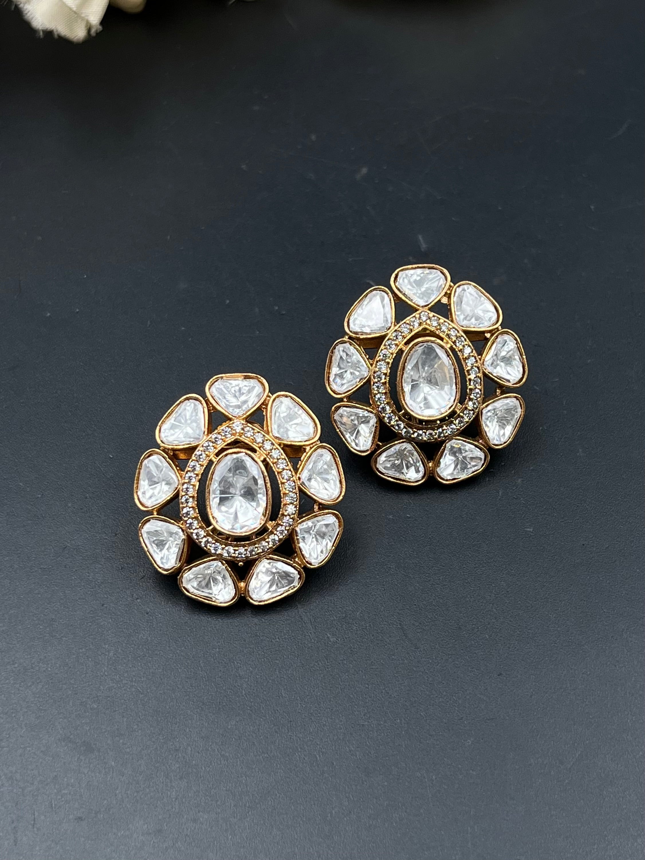 FIYANA EARRING