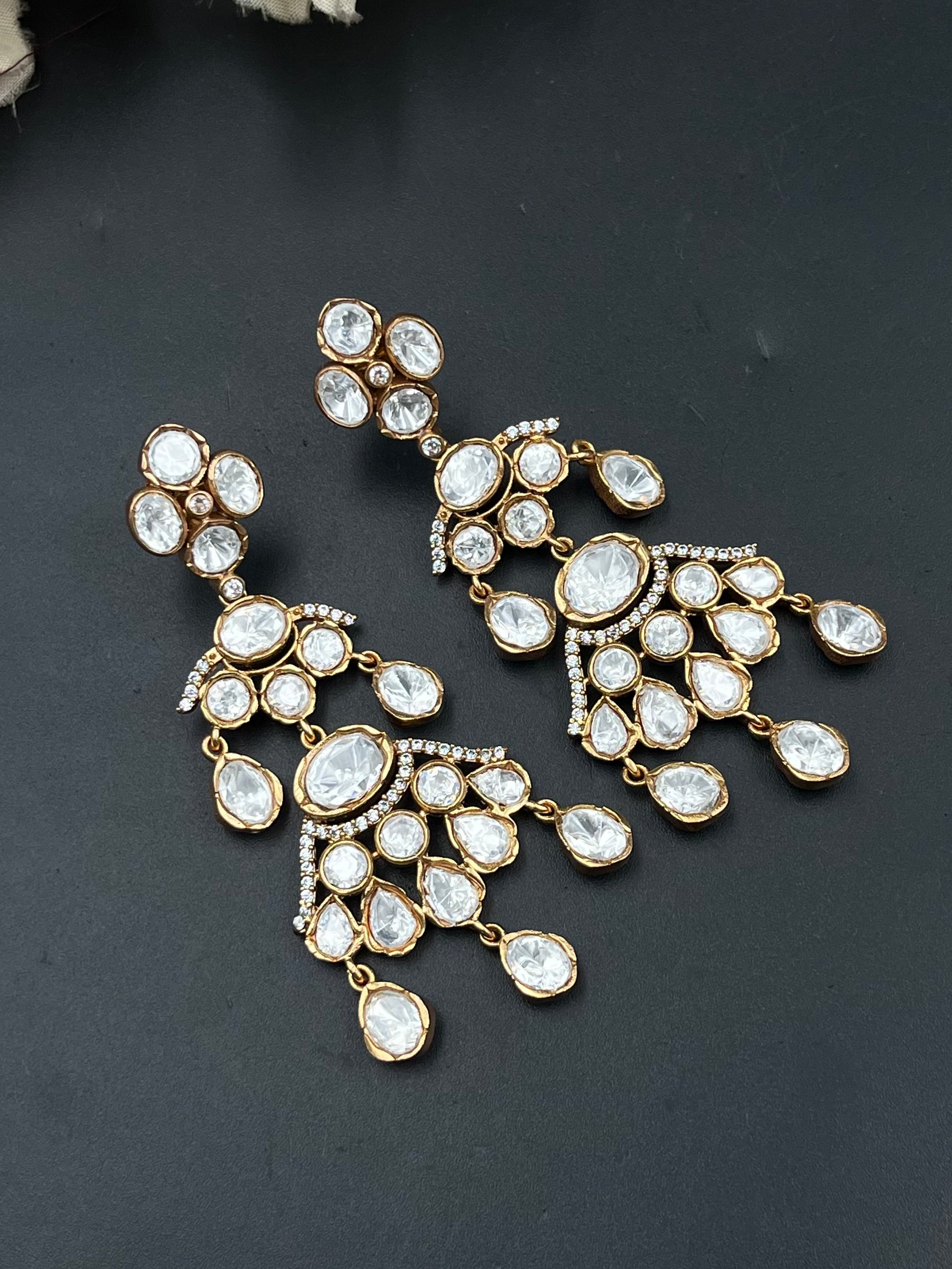 MIN EARRING