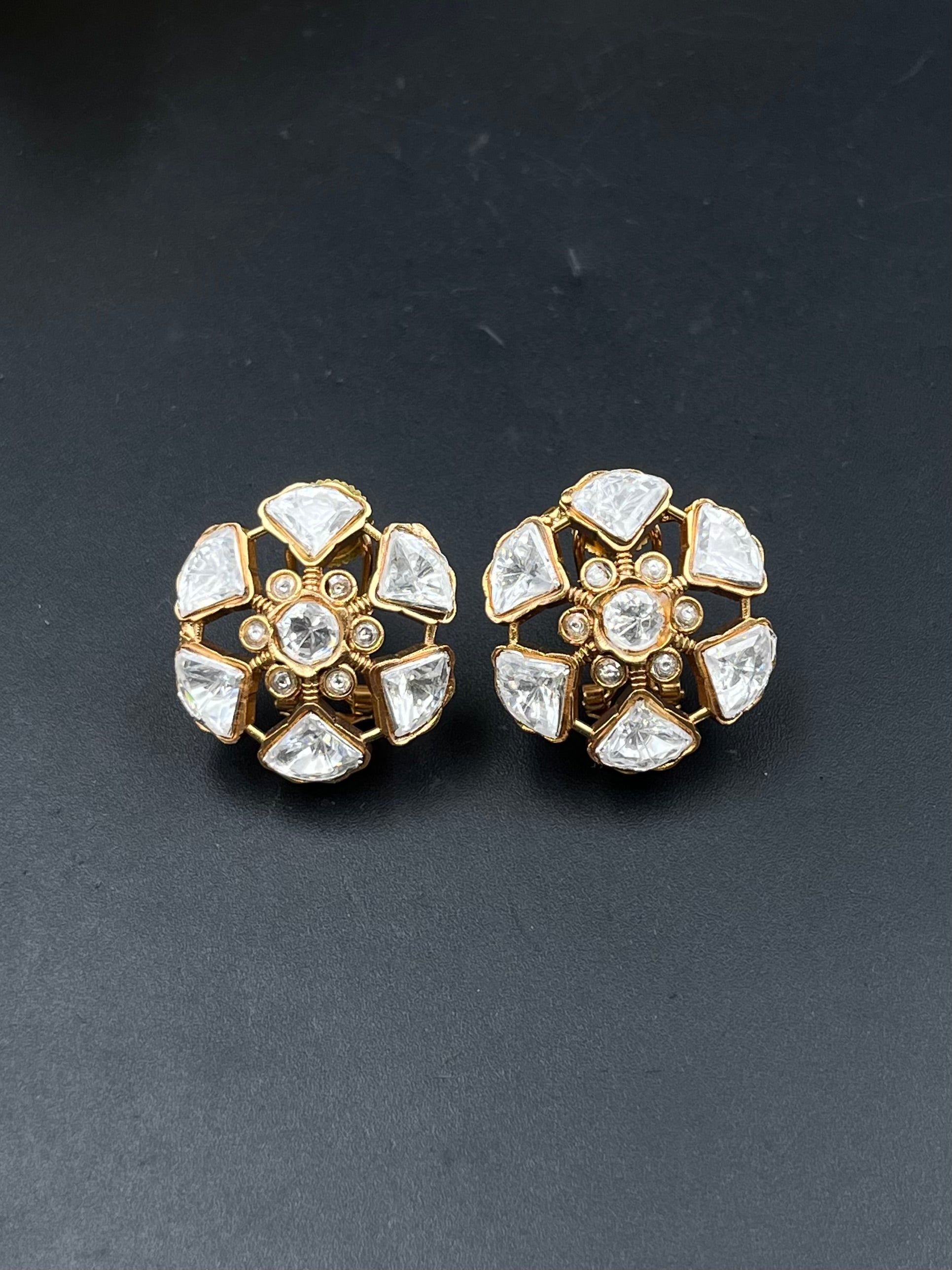 JIYA EARRING