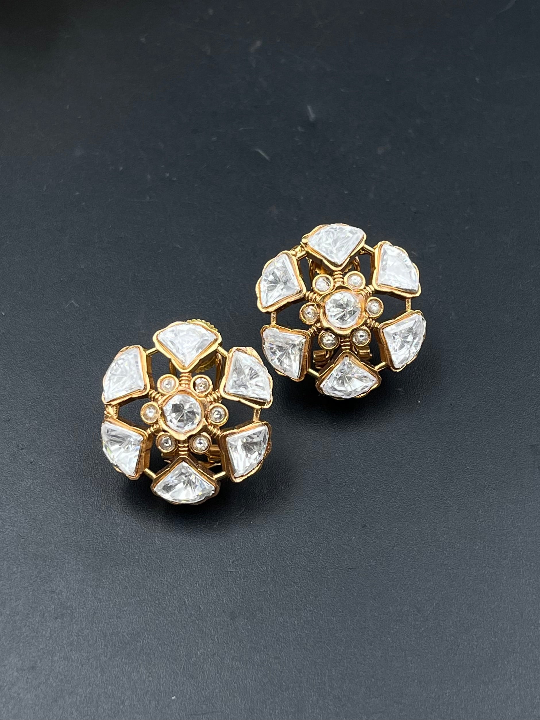 JIYA EARRING