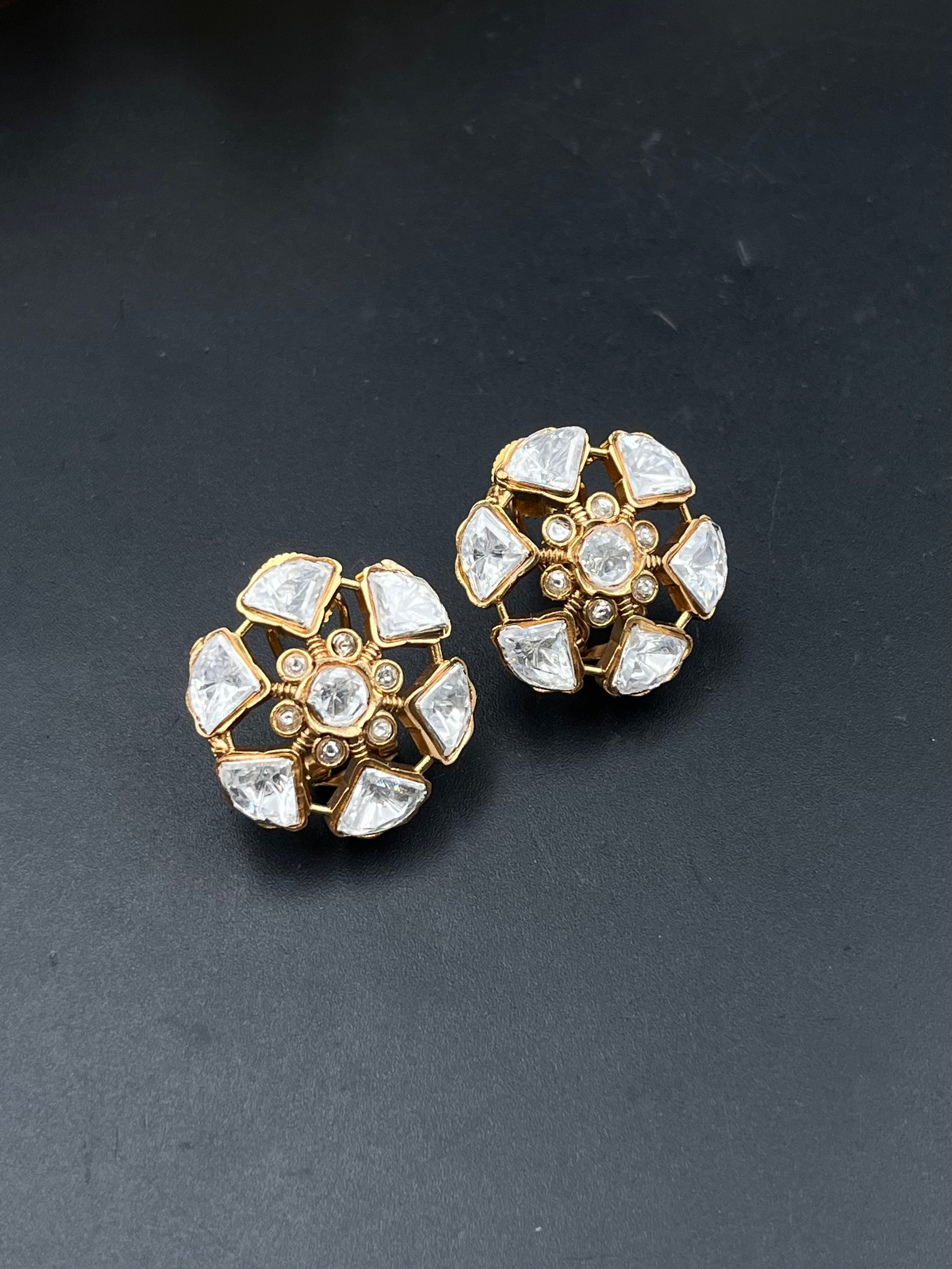 JIYA EARRING