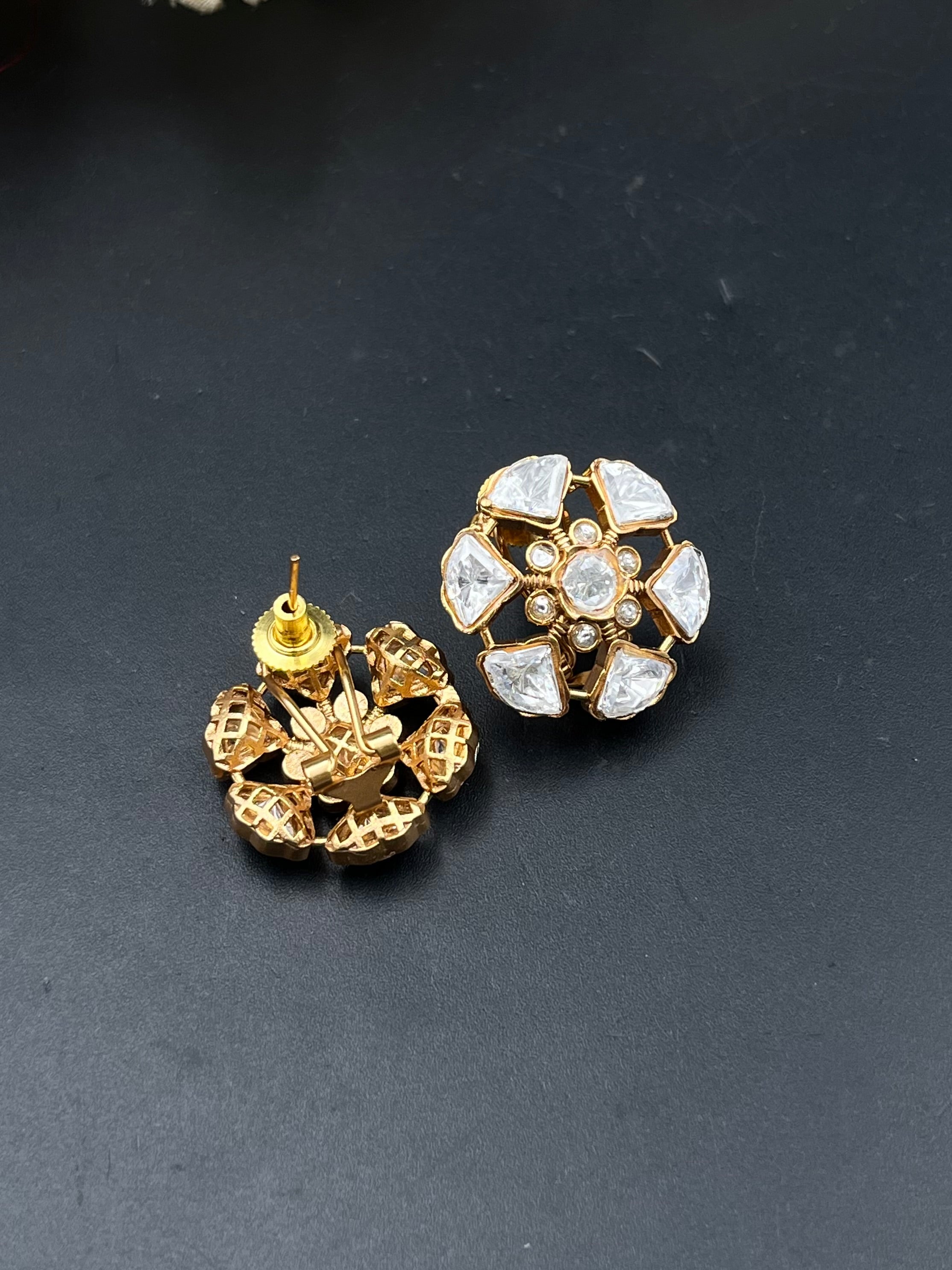 JIYA EARRING