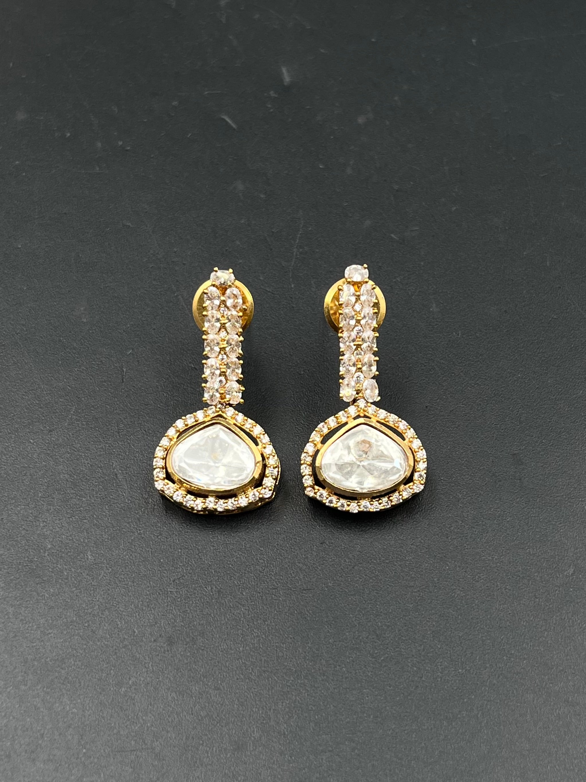 NIYAA EARRING