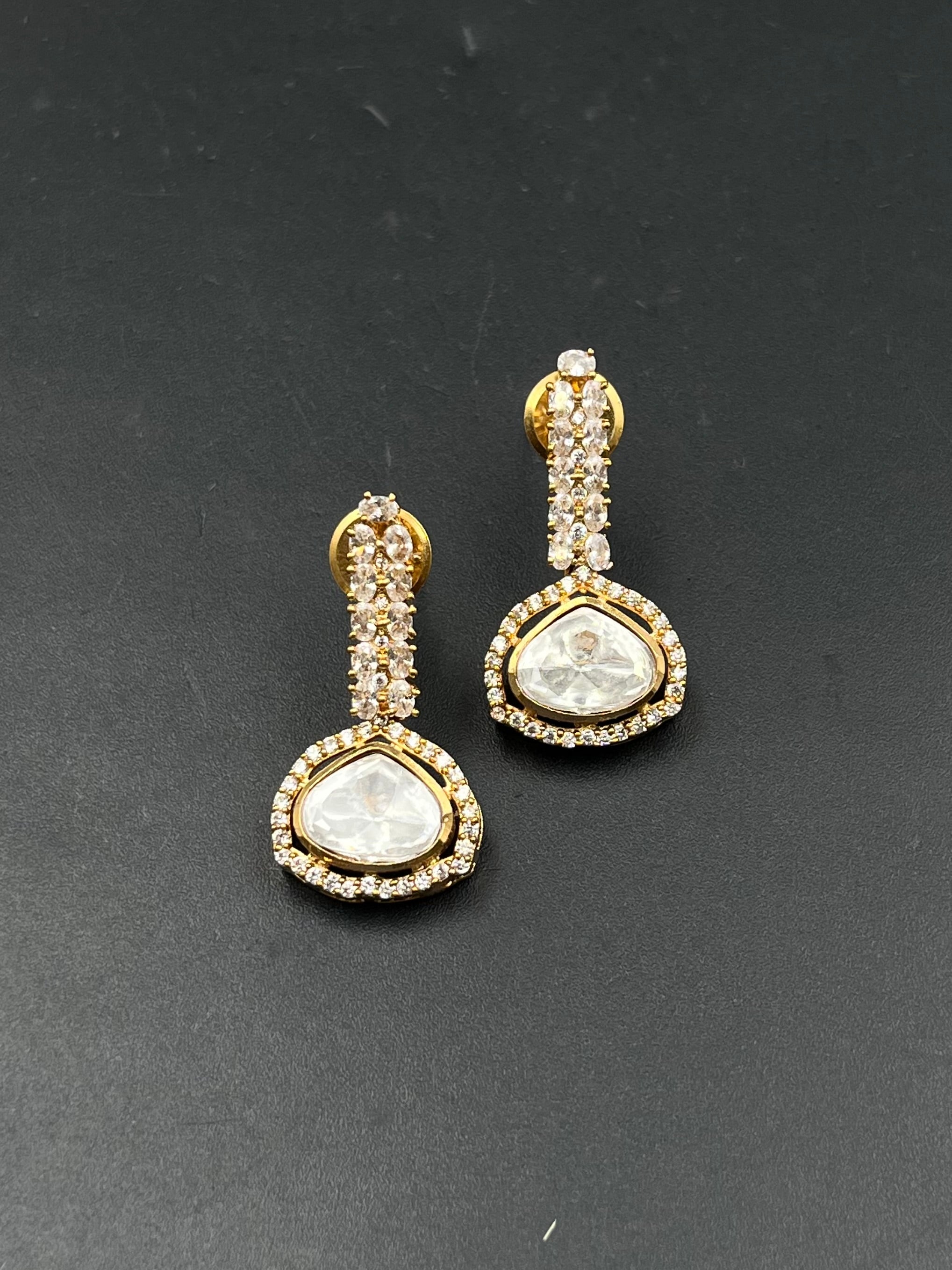 NIYAA EARRING