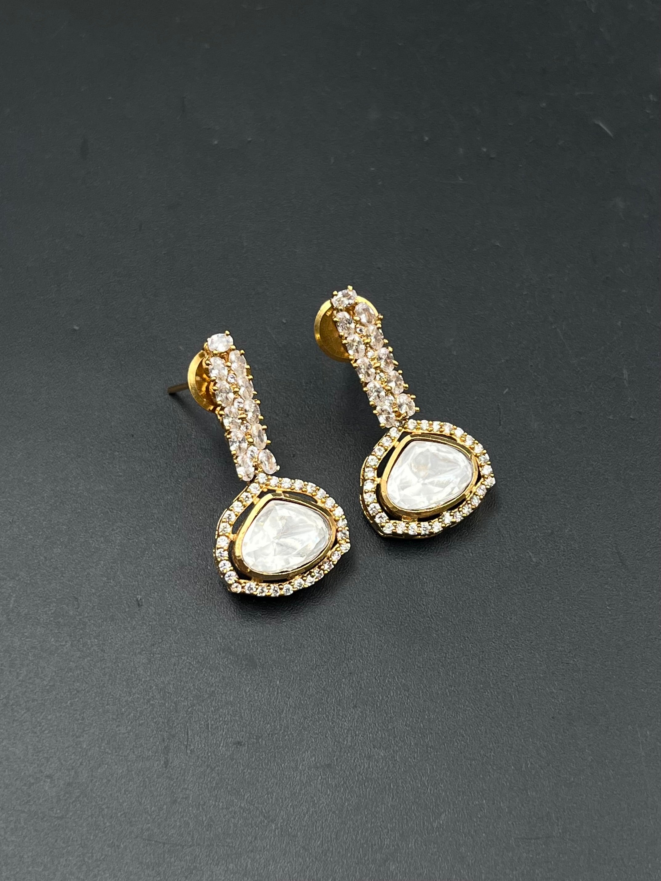 NIYAA EARRING