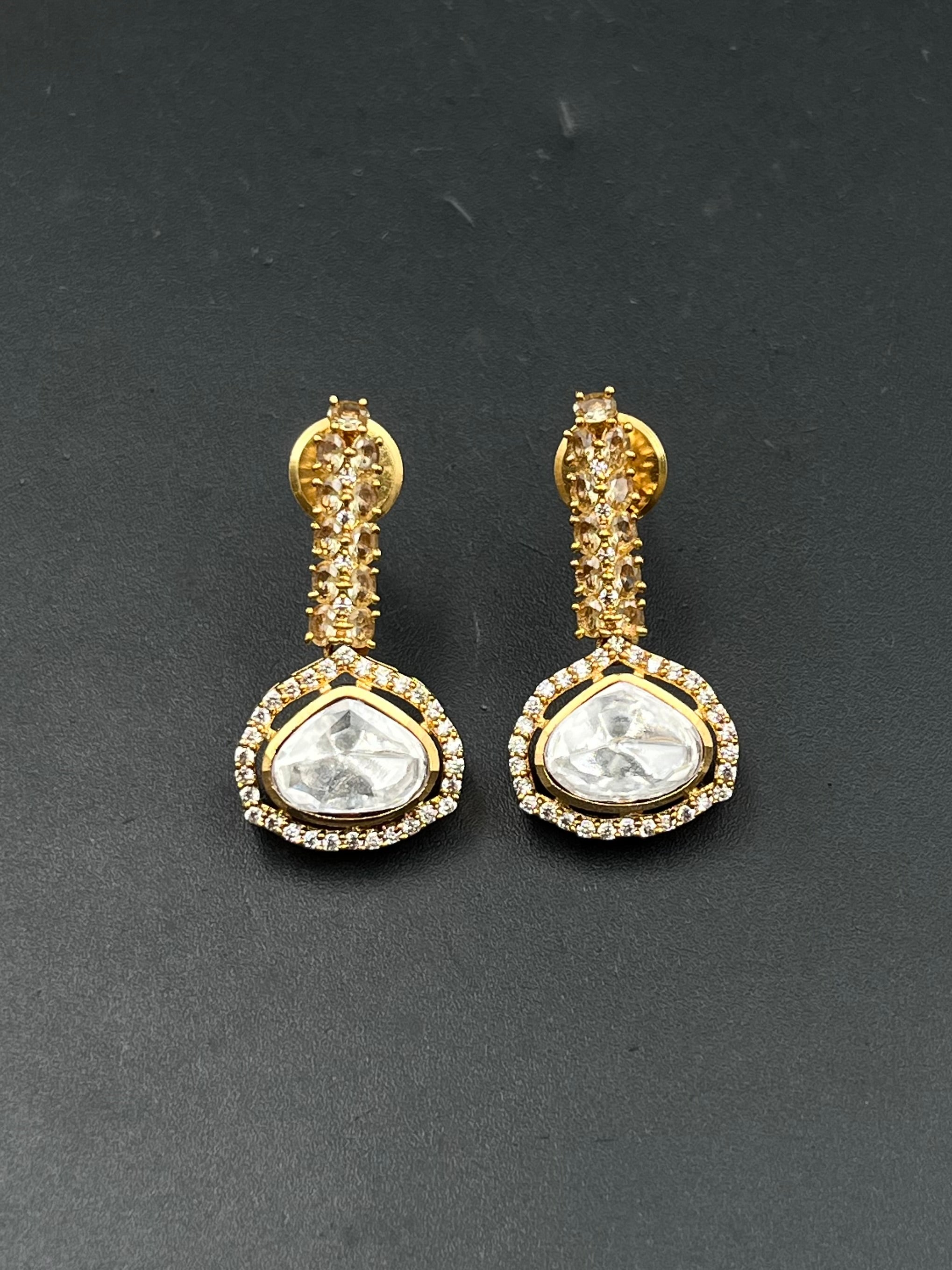 NIYAA EARRING