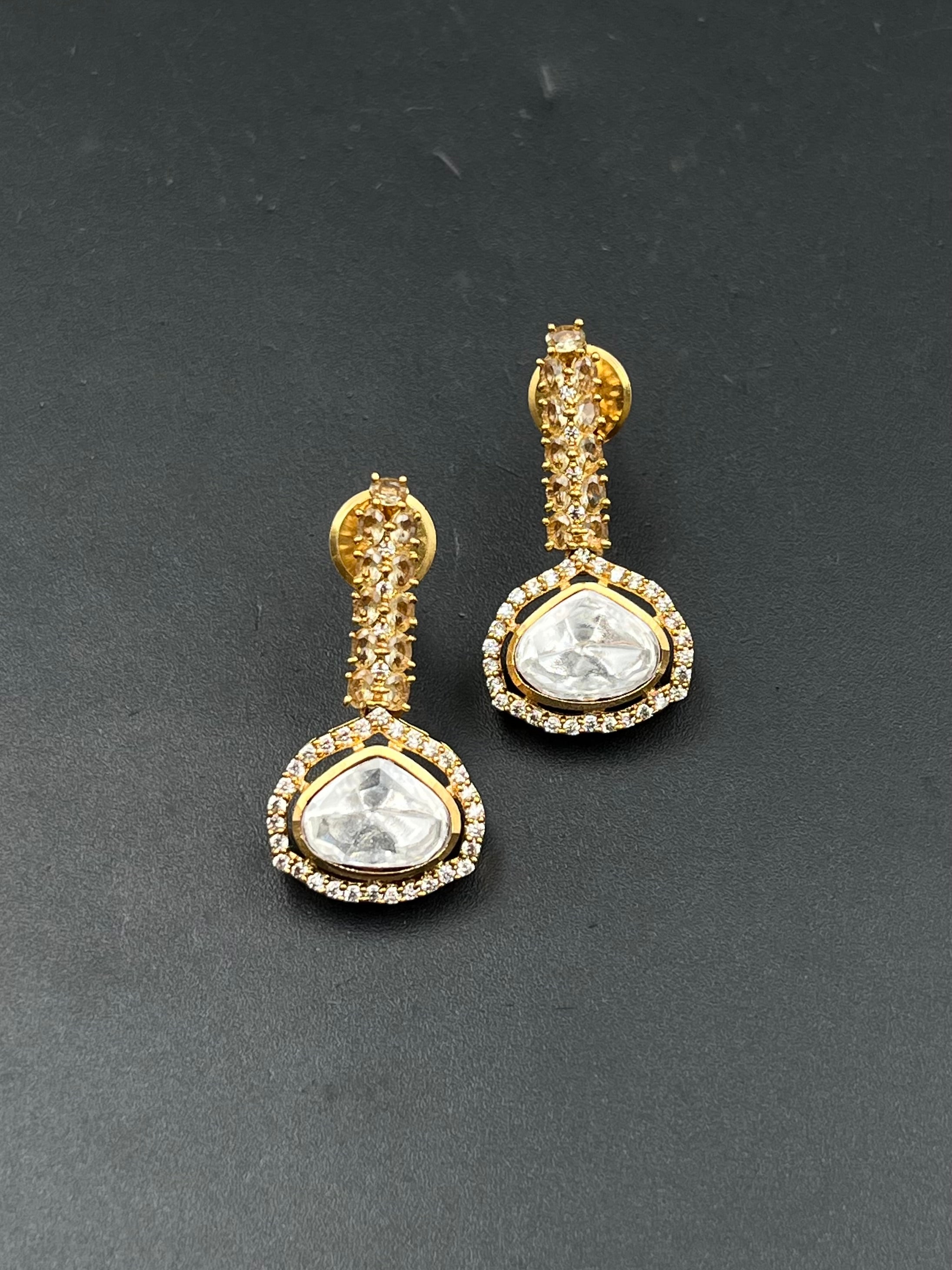 NIYAA EARRING