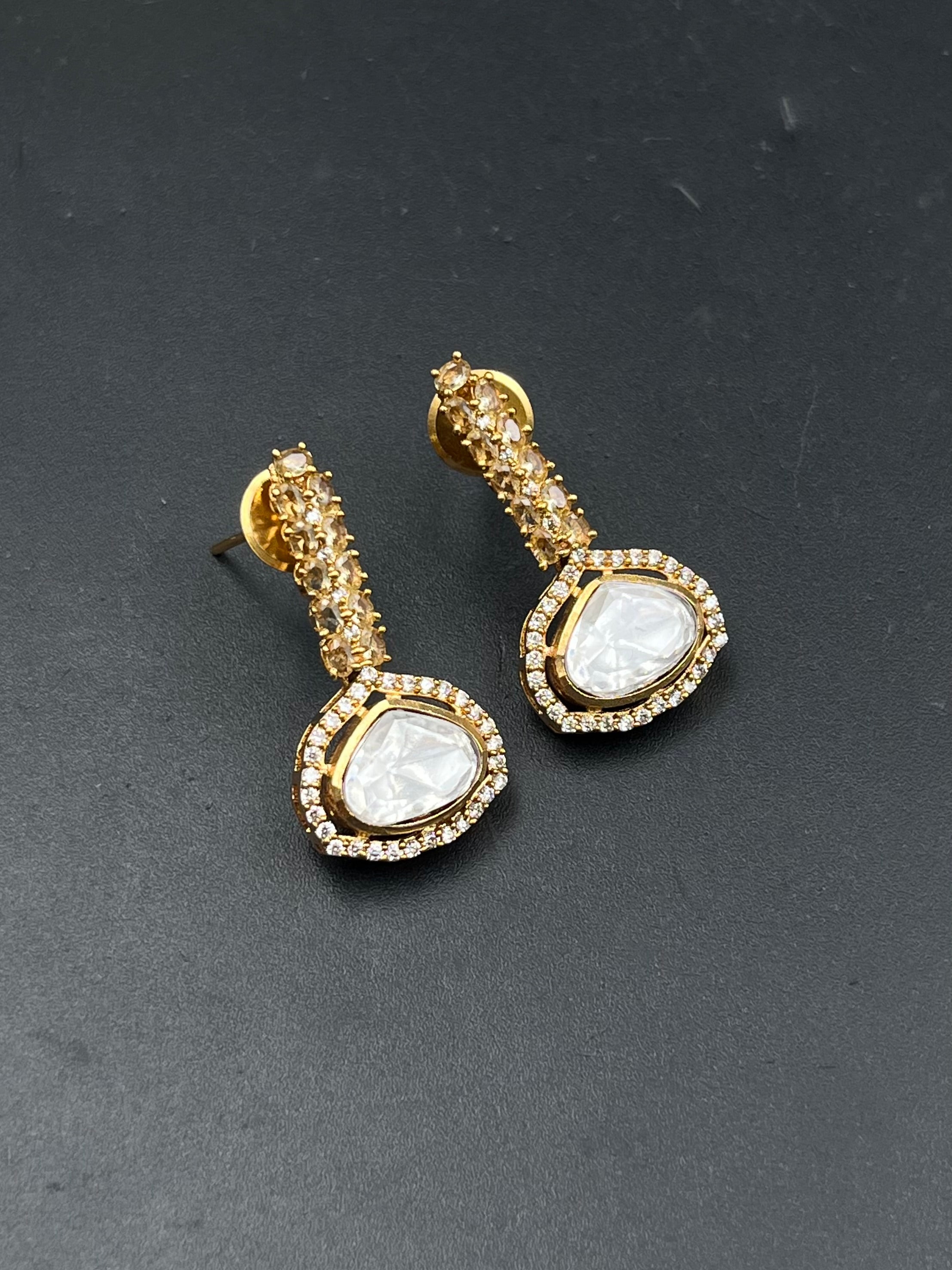 NIYAA EARRING