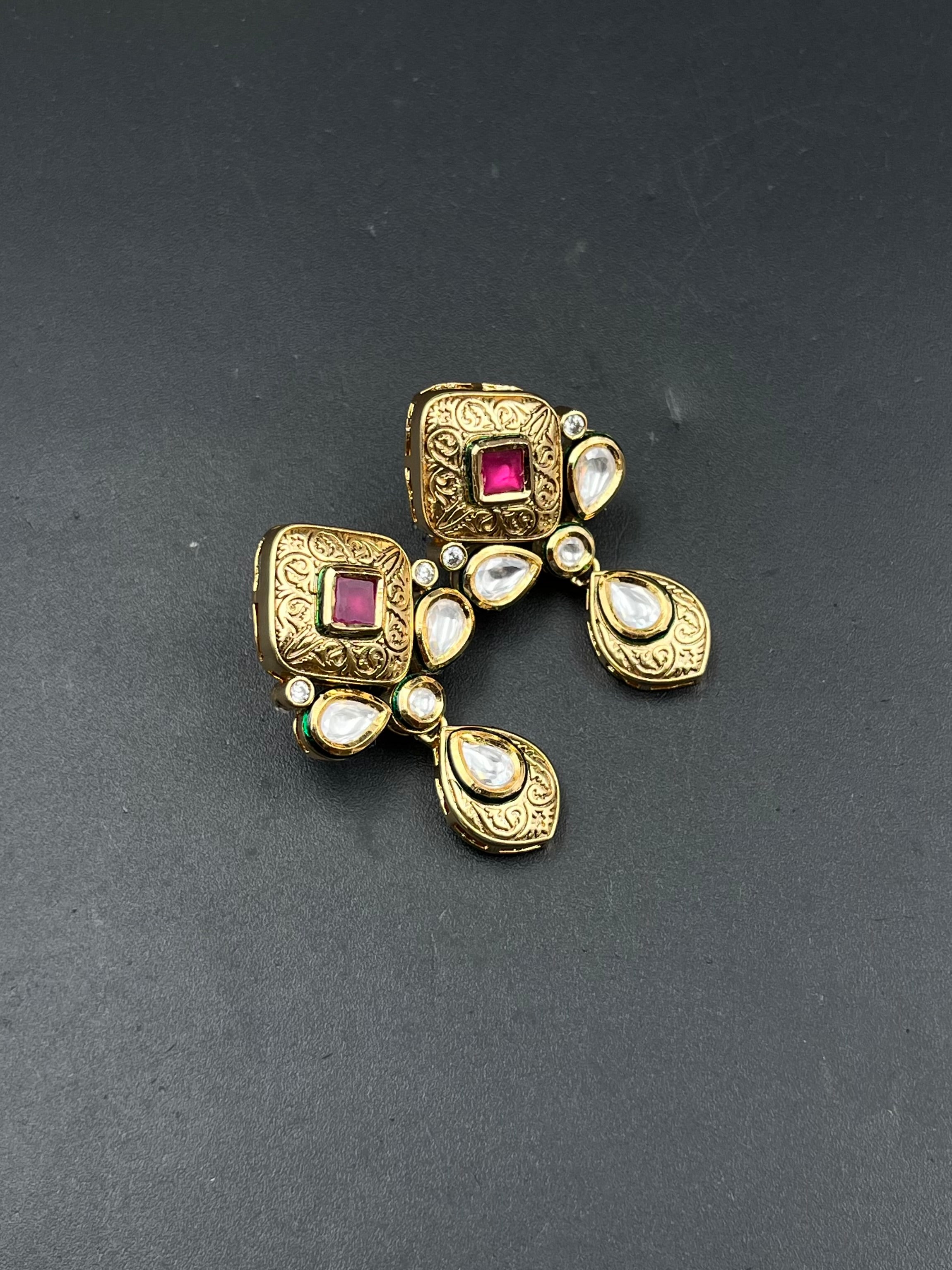 JIV NECKLACE