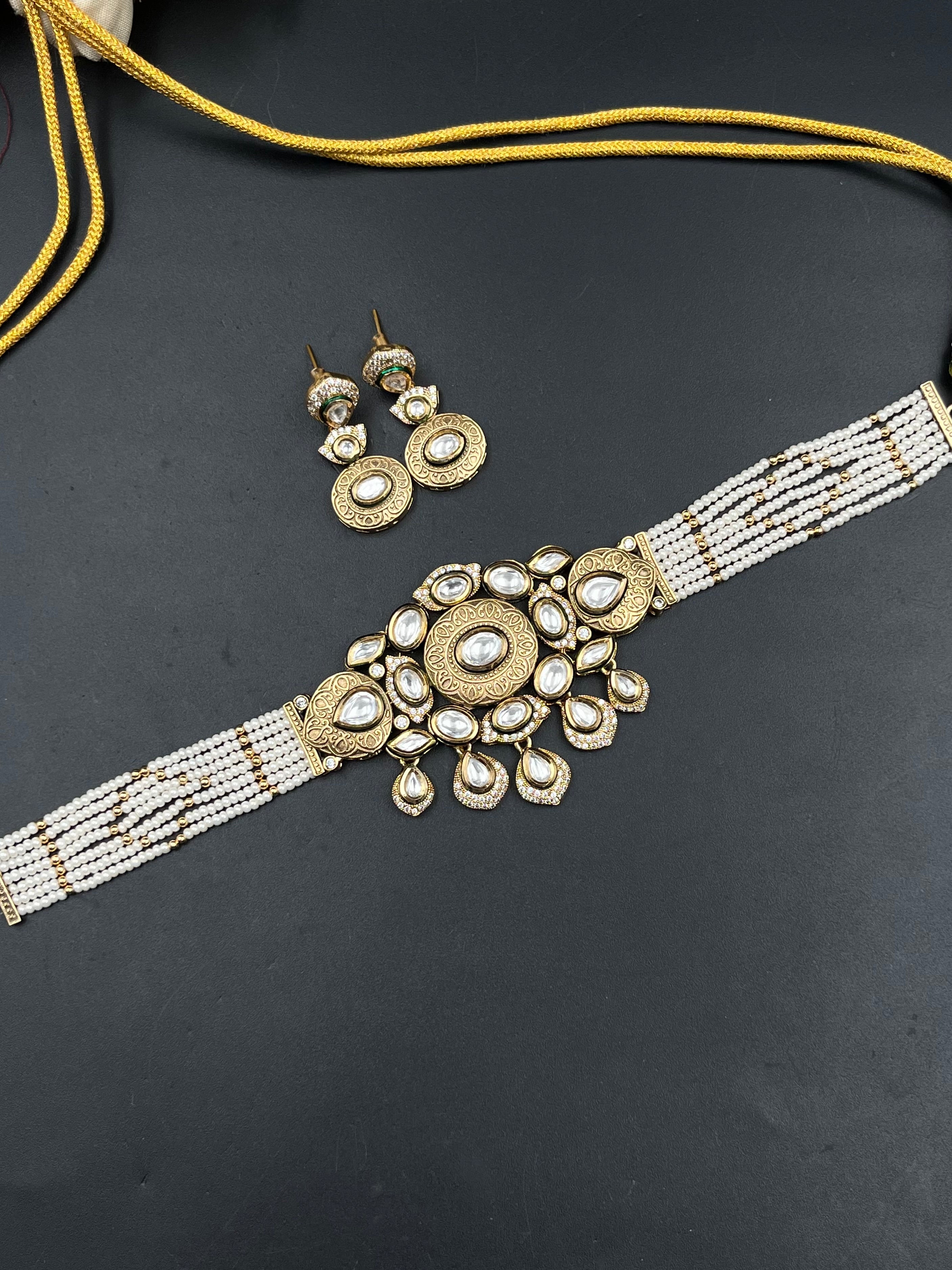 NEHA NECKLACE