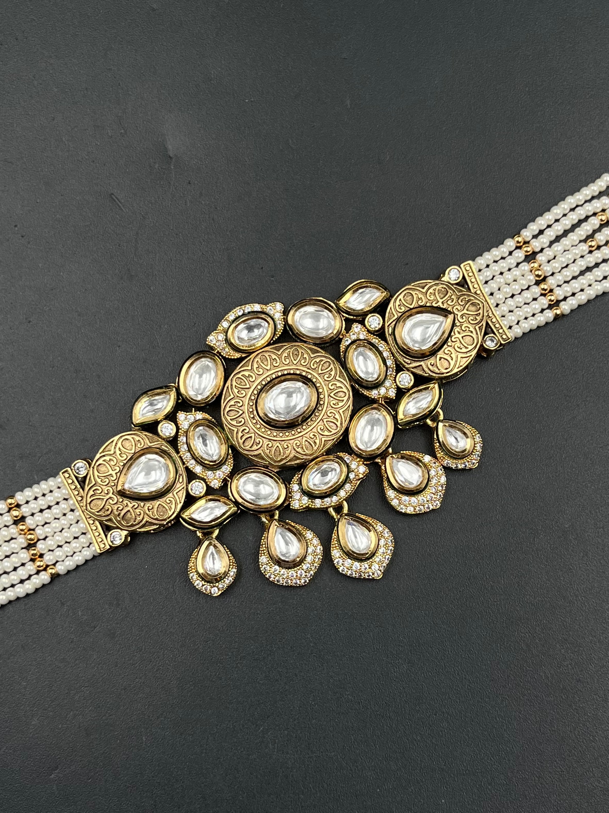 NEHA NECKLACE