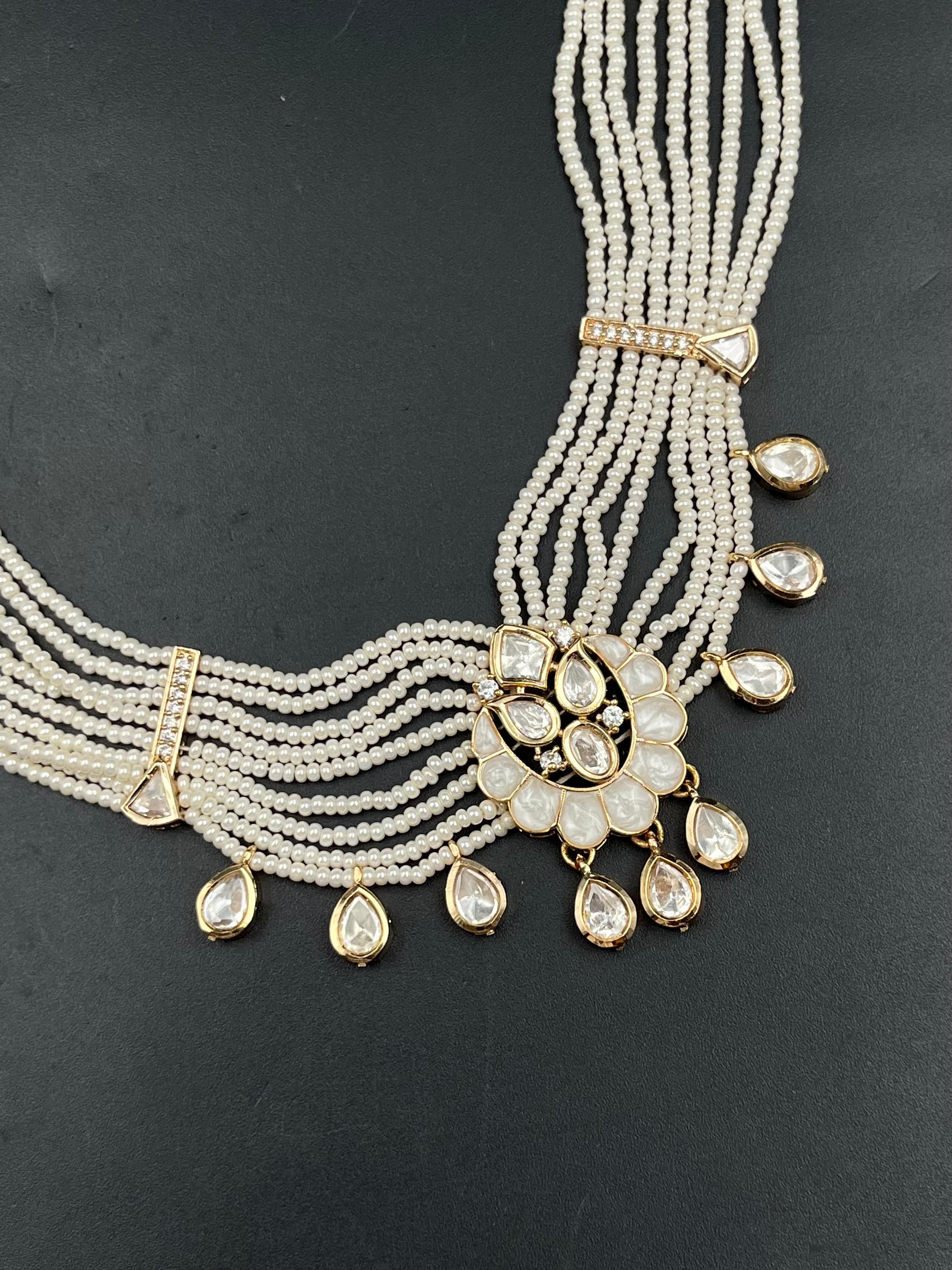 NILO NECKLACE