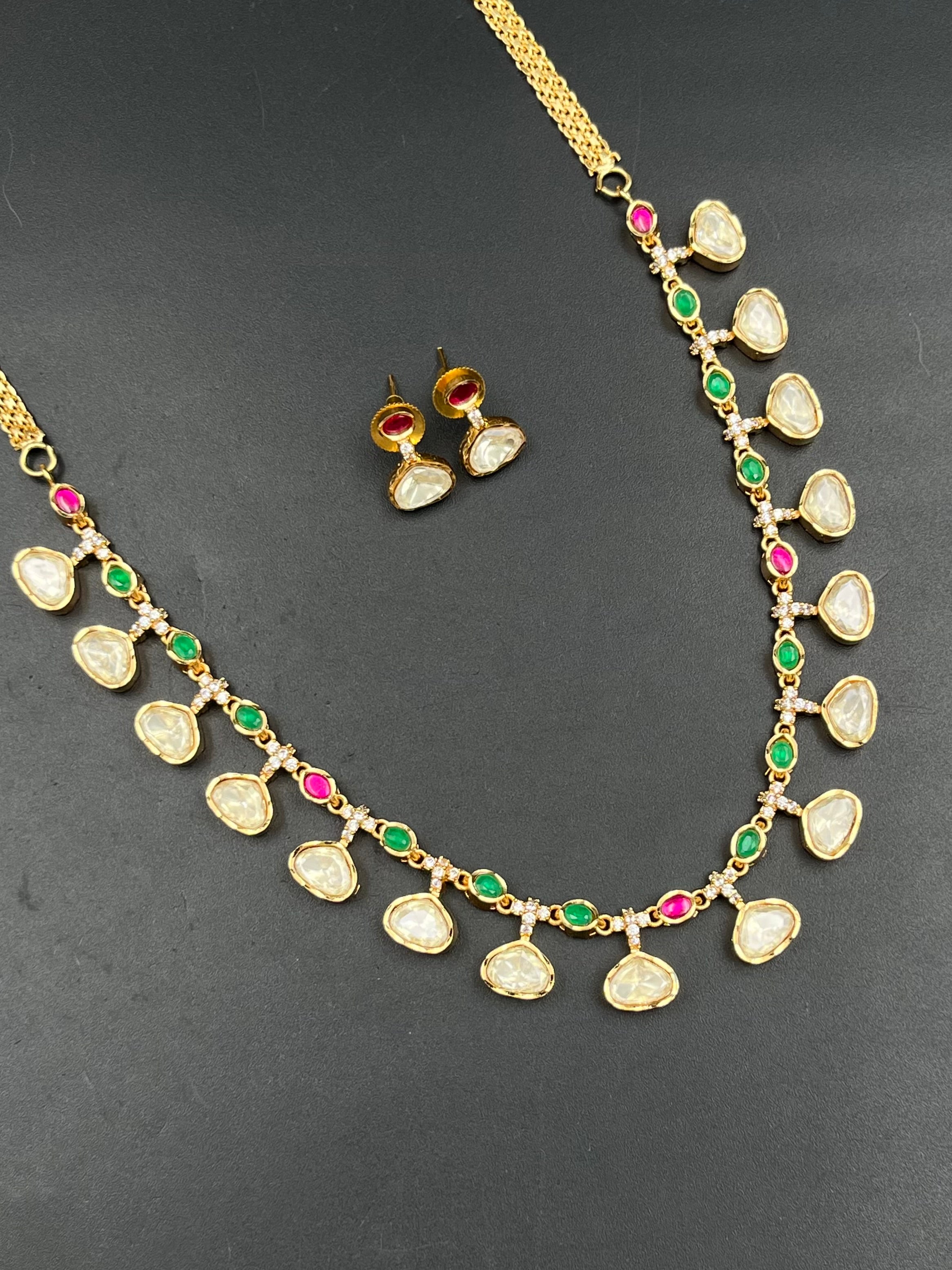 NIKI NECKLACE