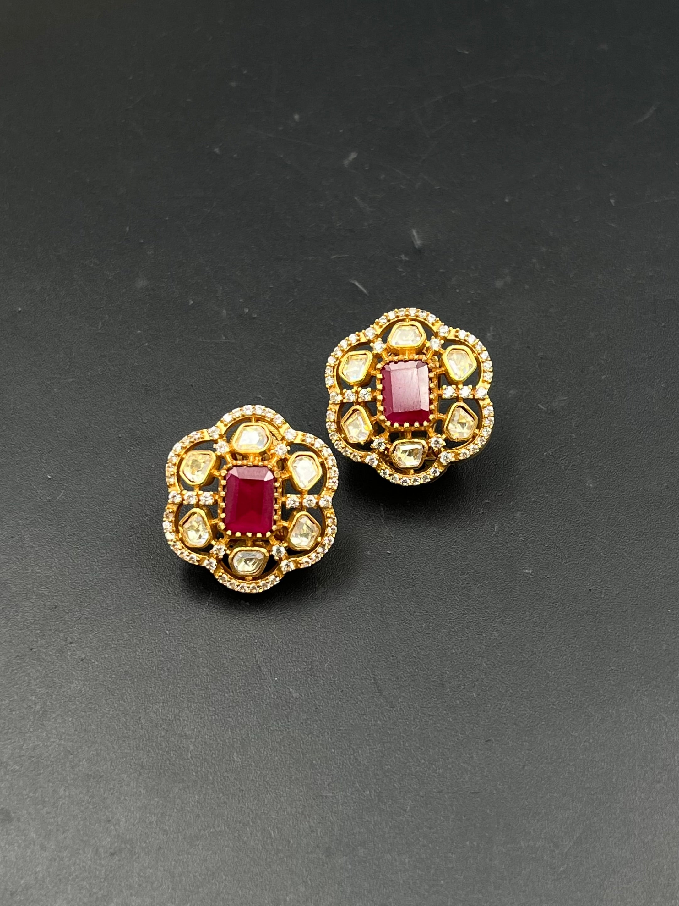NISHA EARRING