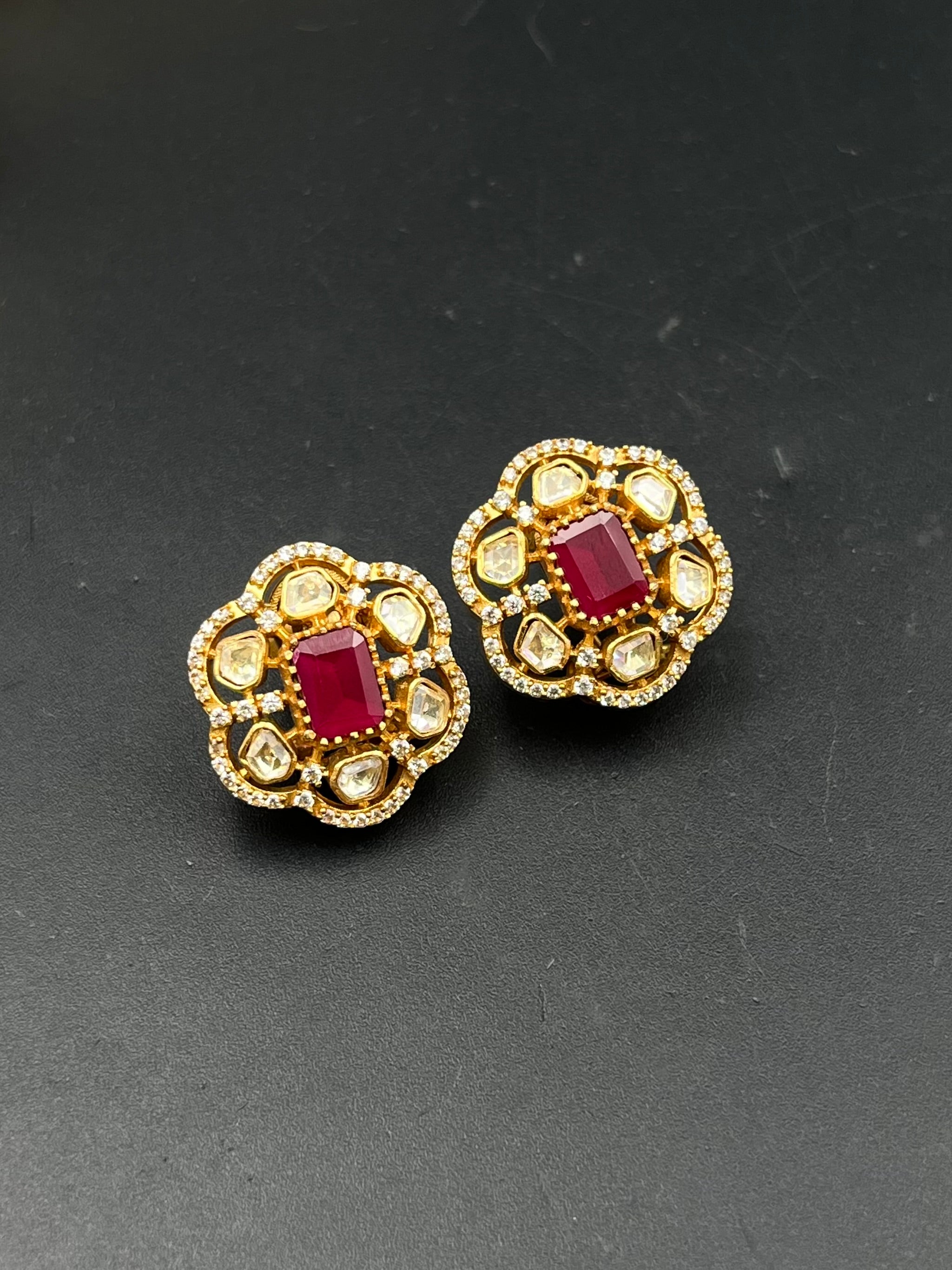NISHA EARRING