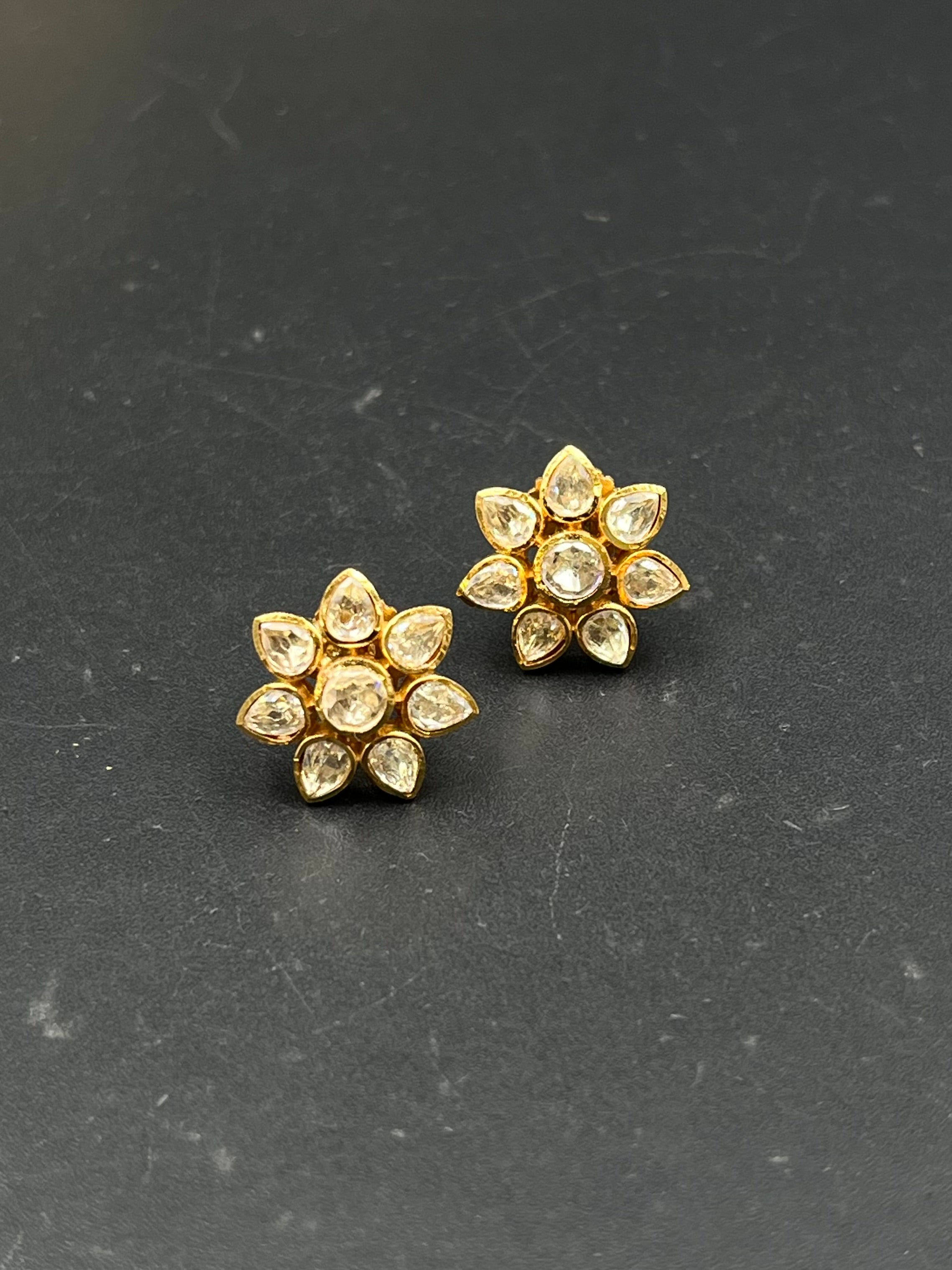 GITA EARRING