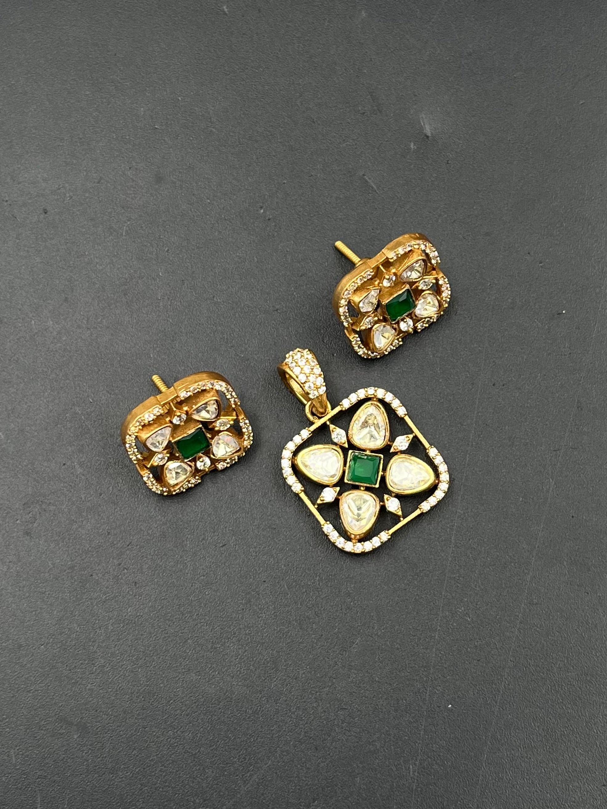 KIYA PENDANT