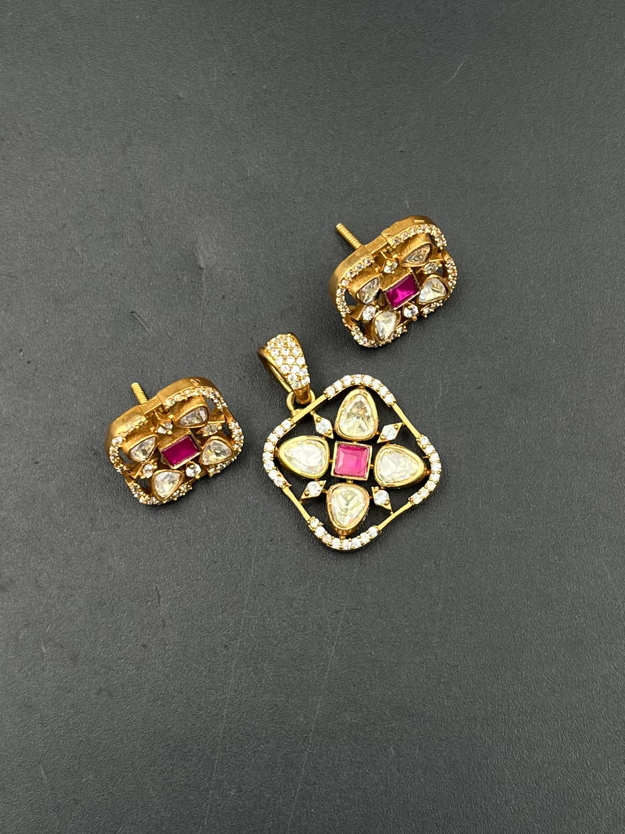 KIYA PENDANT