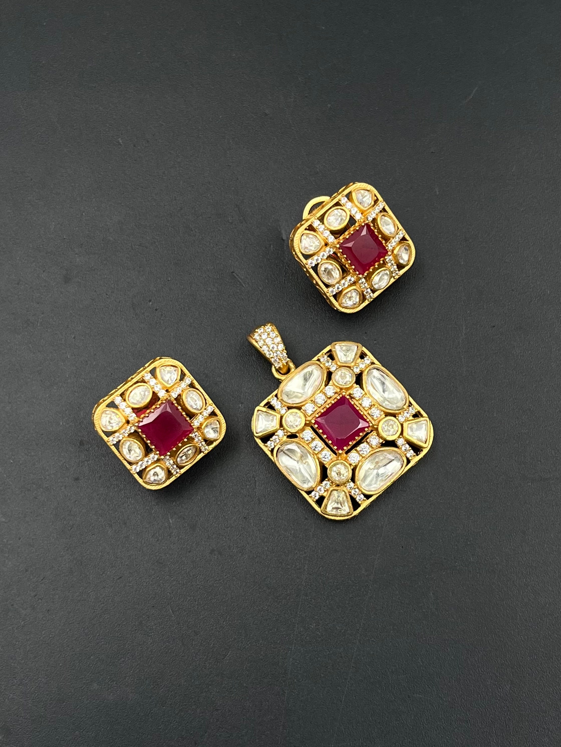 NEETU PENDANT