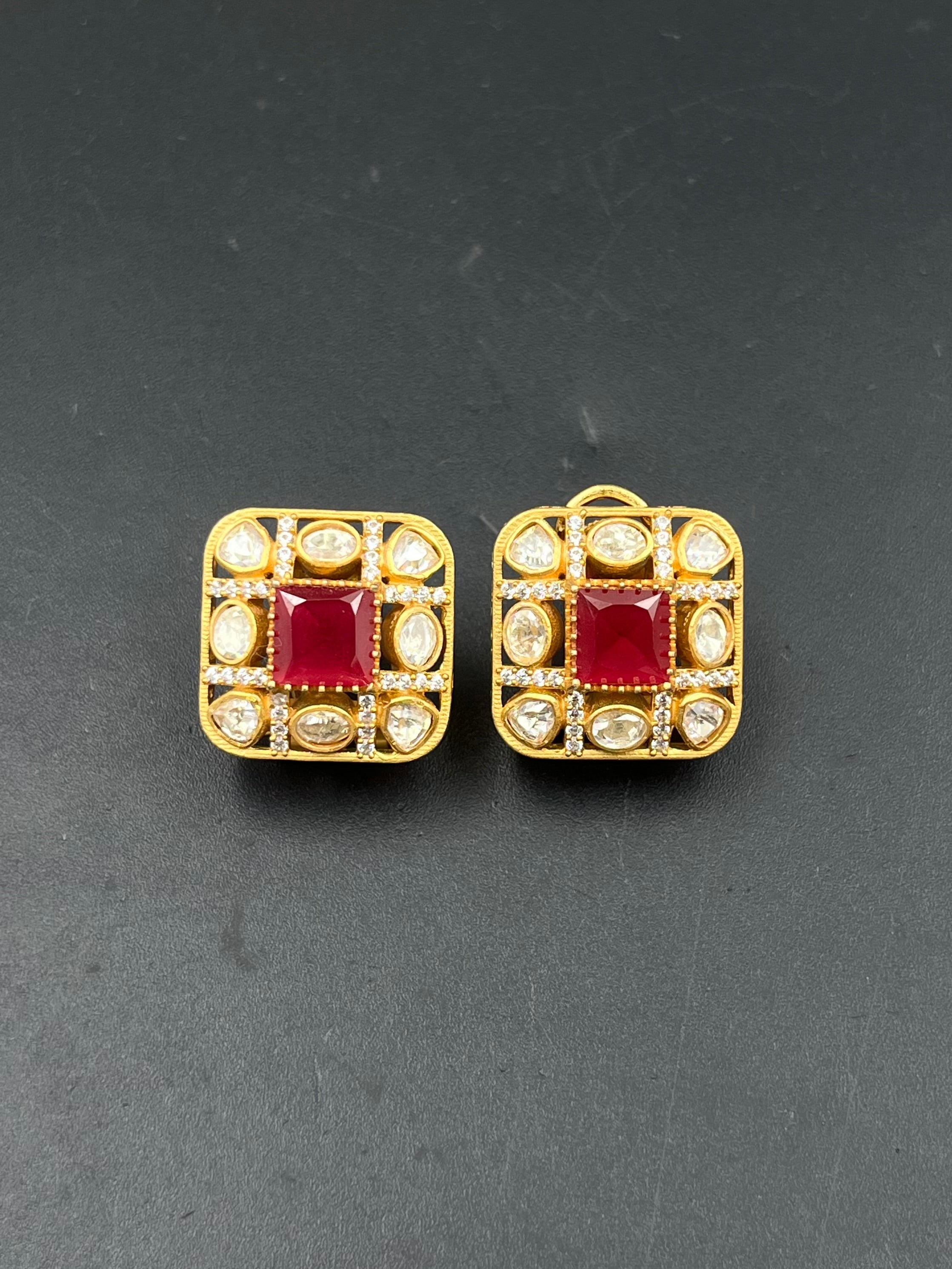 NEETU PENDANT