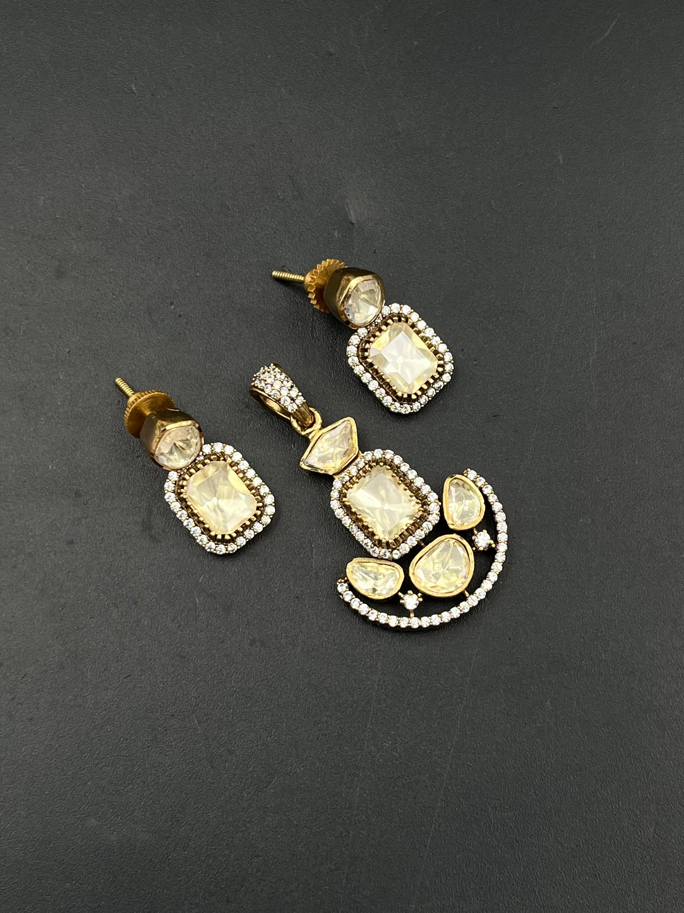 PYARI PENDANT