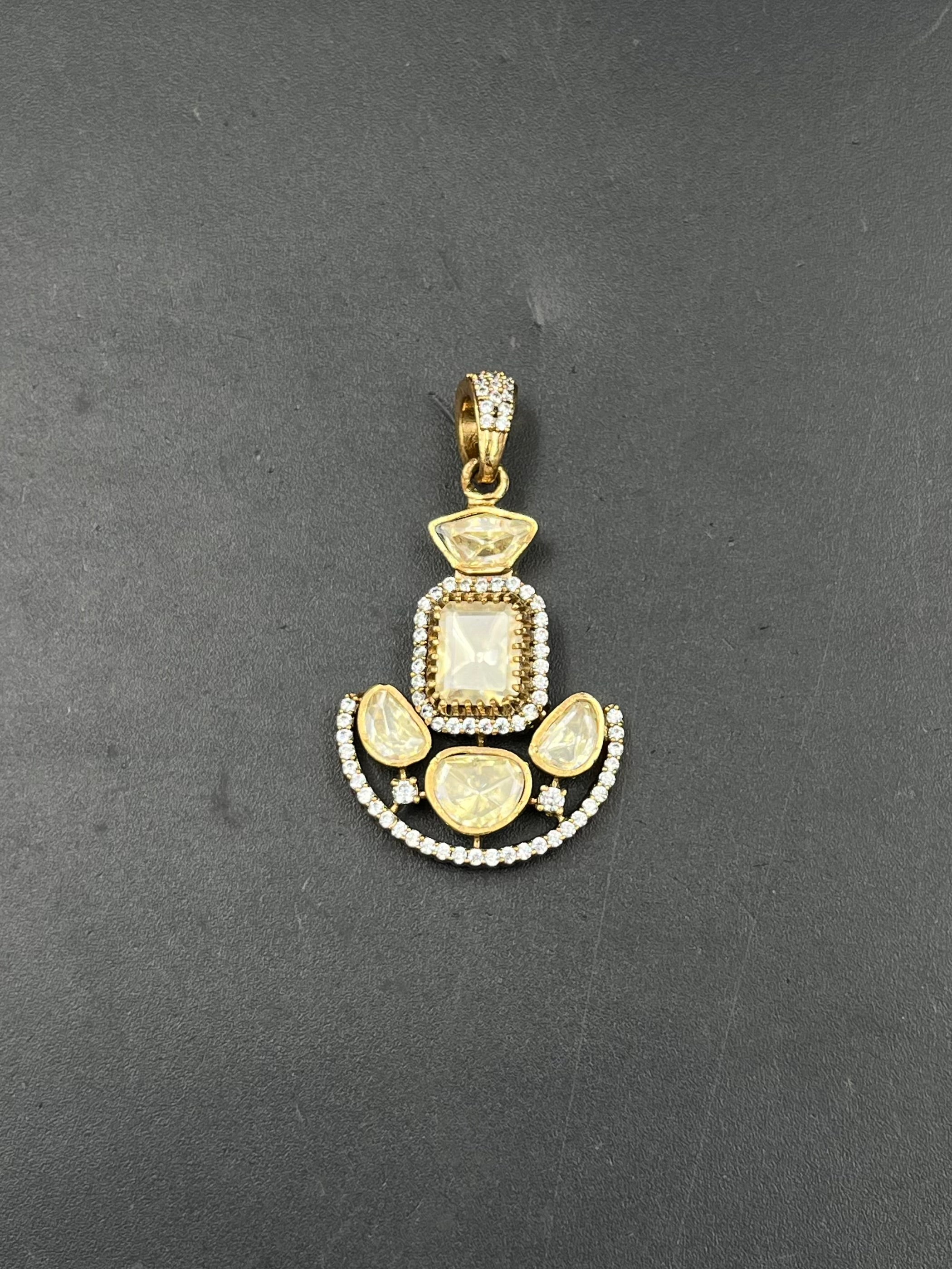 PYARI PENDANT