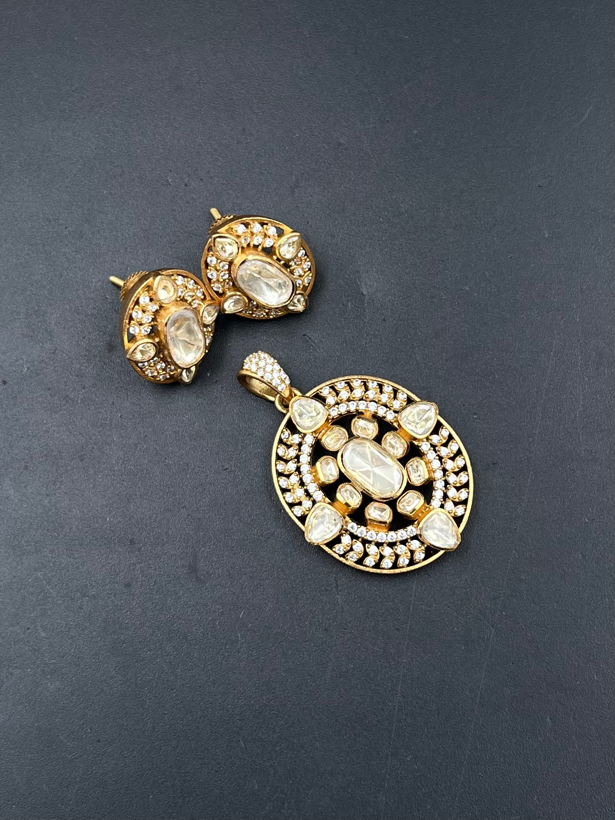 JIYA PENDANT