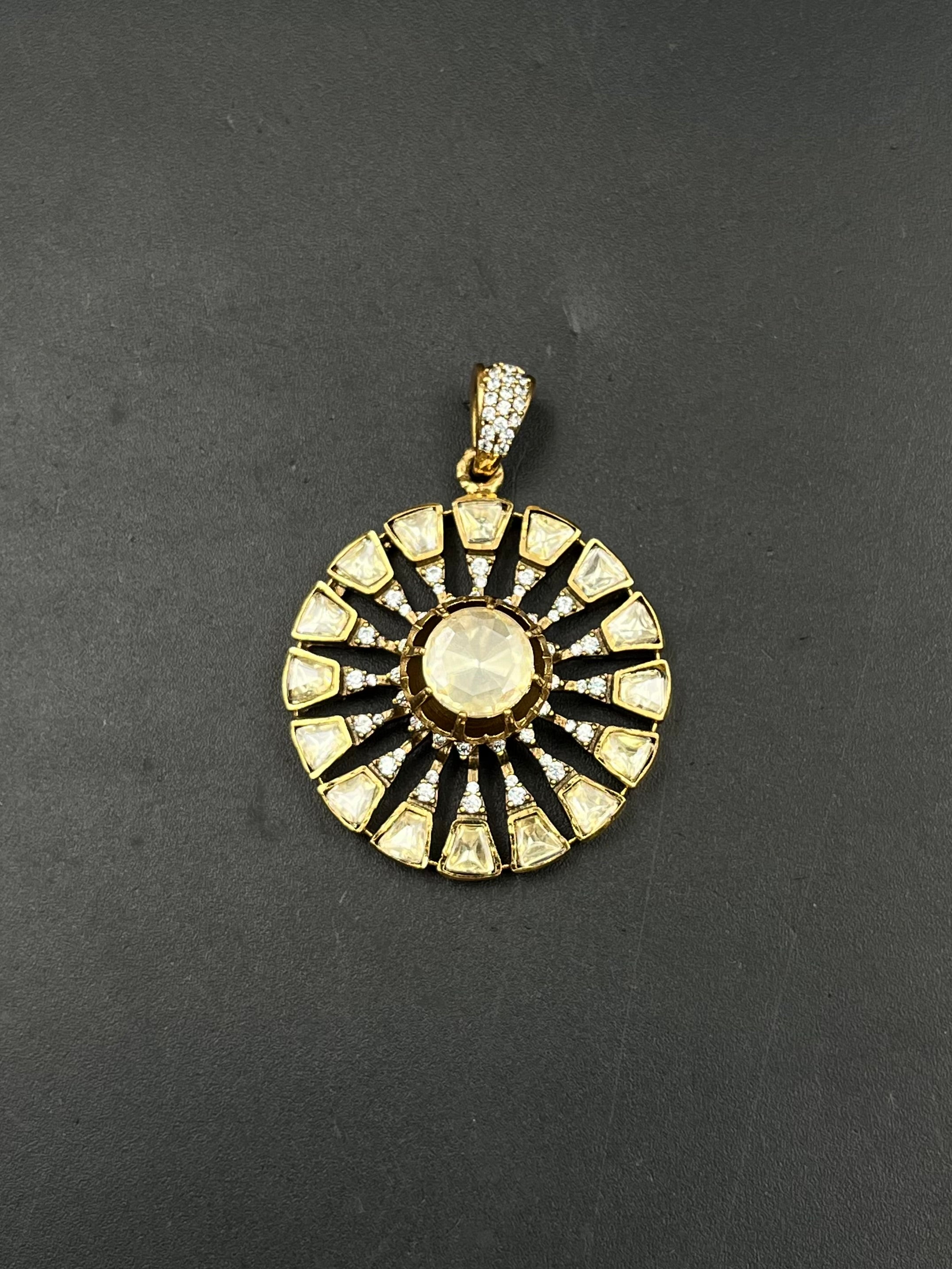 NIYA PENDANT