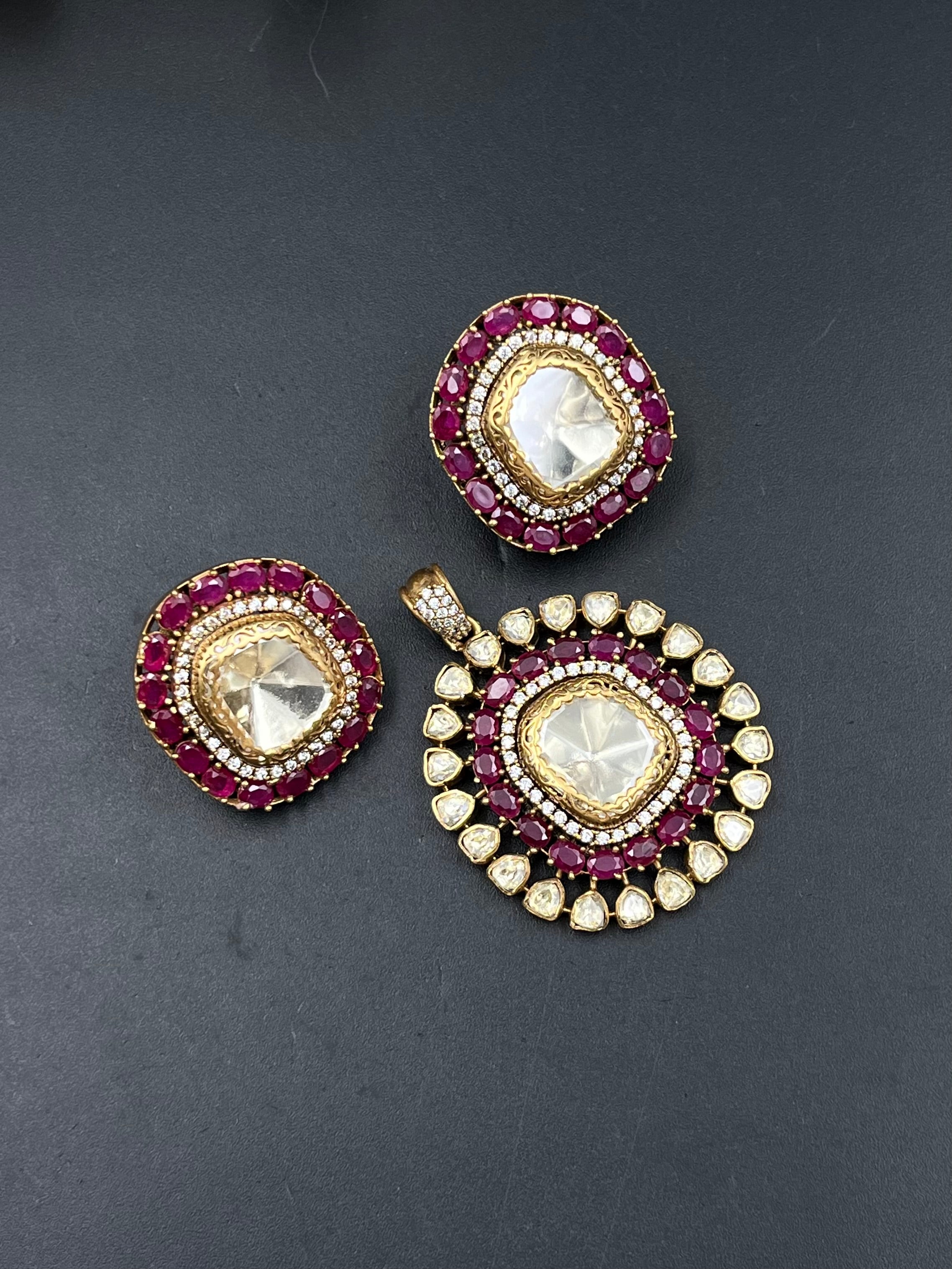 SIYA PENDANT