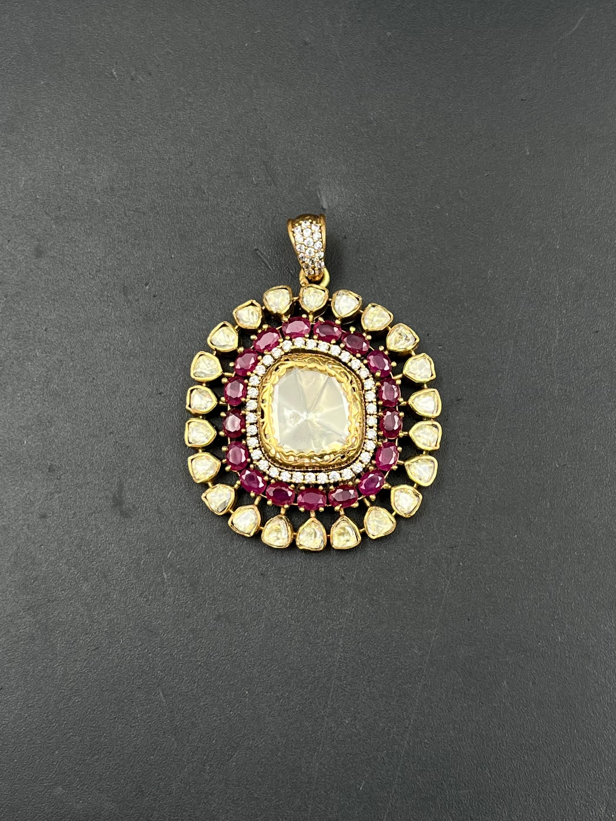 SIYA PENDANT
