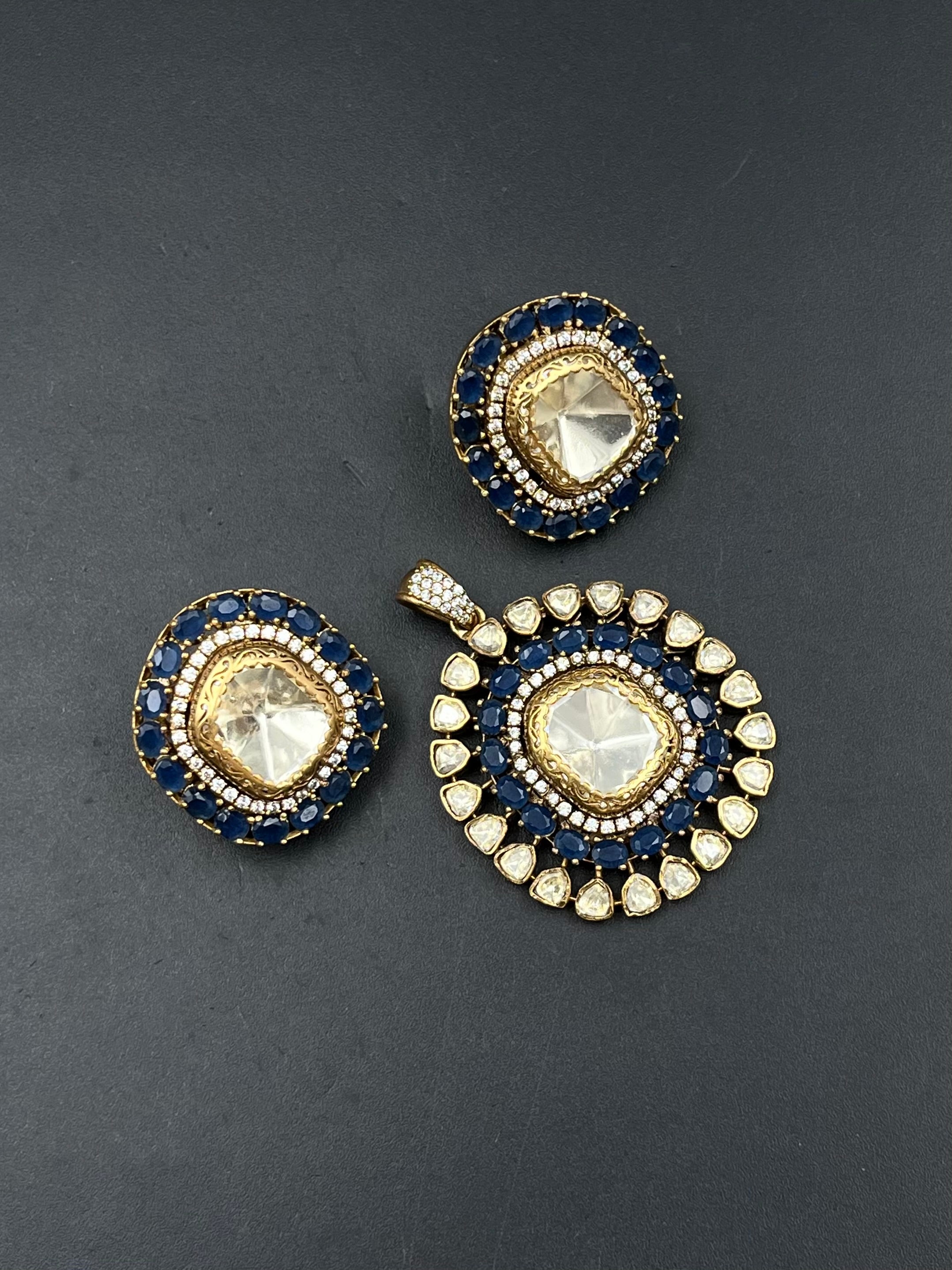 SIYA PENDANT