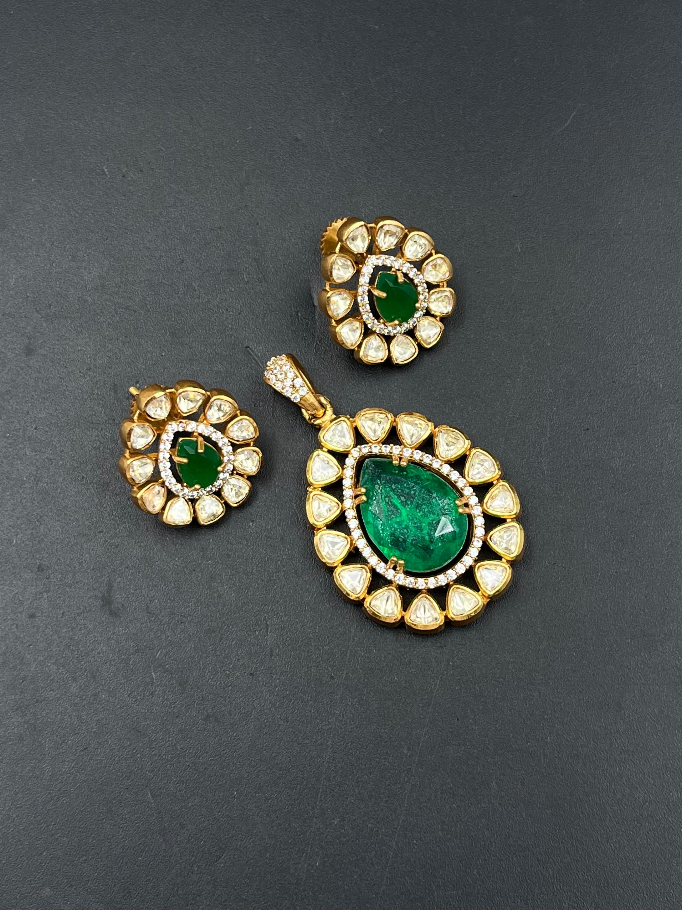 MIYA PENDANT