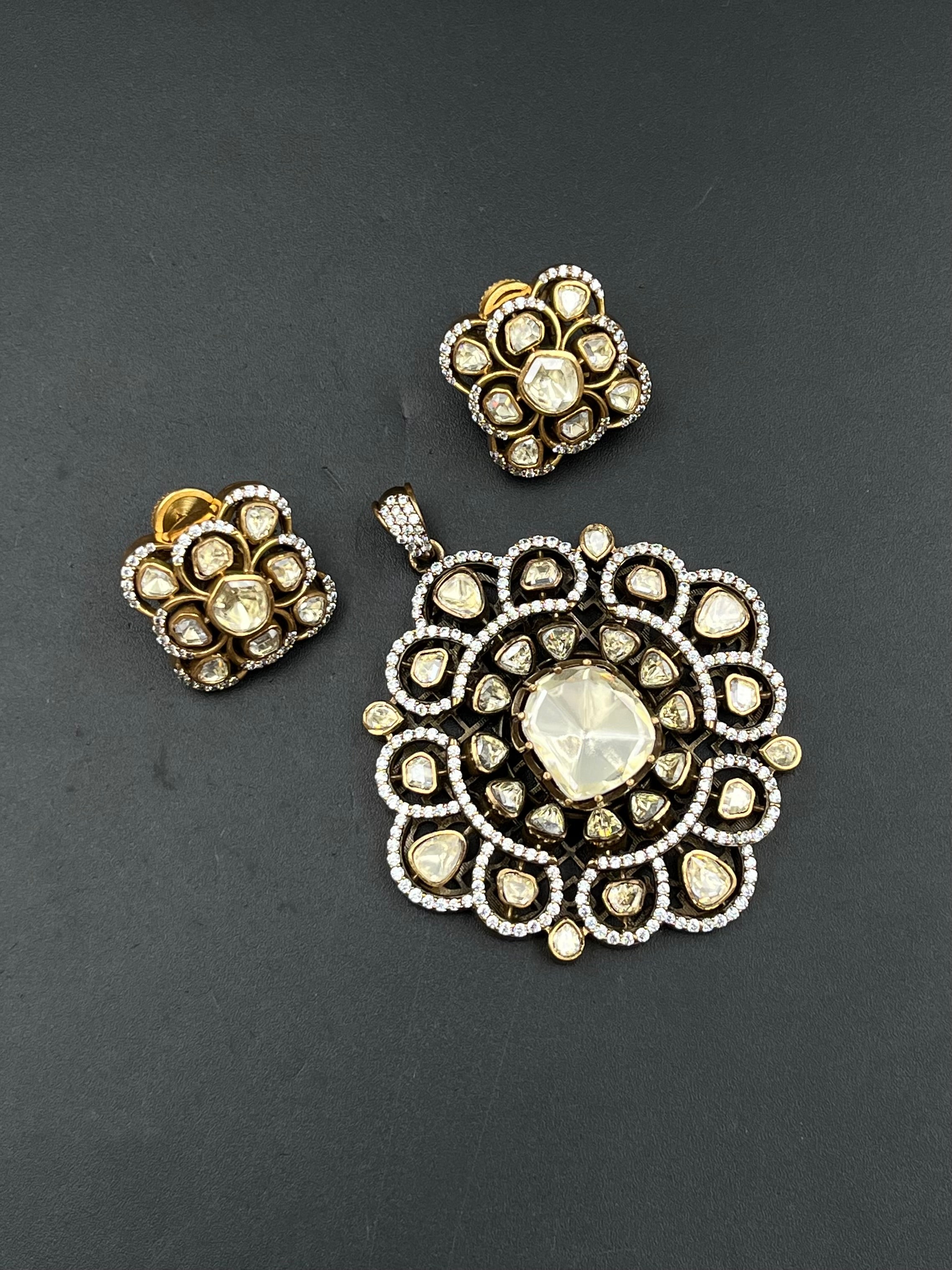 LIYA PENDANT