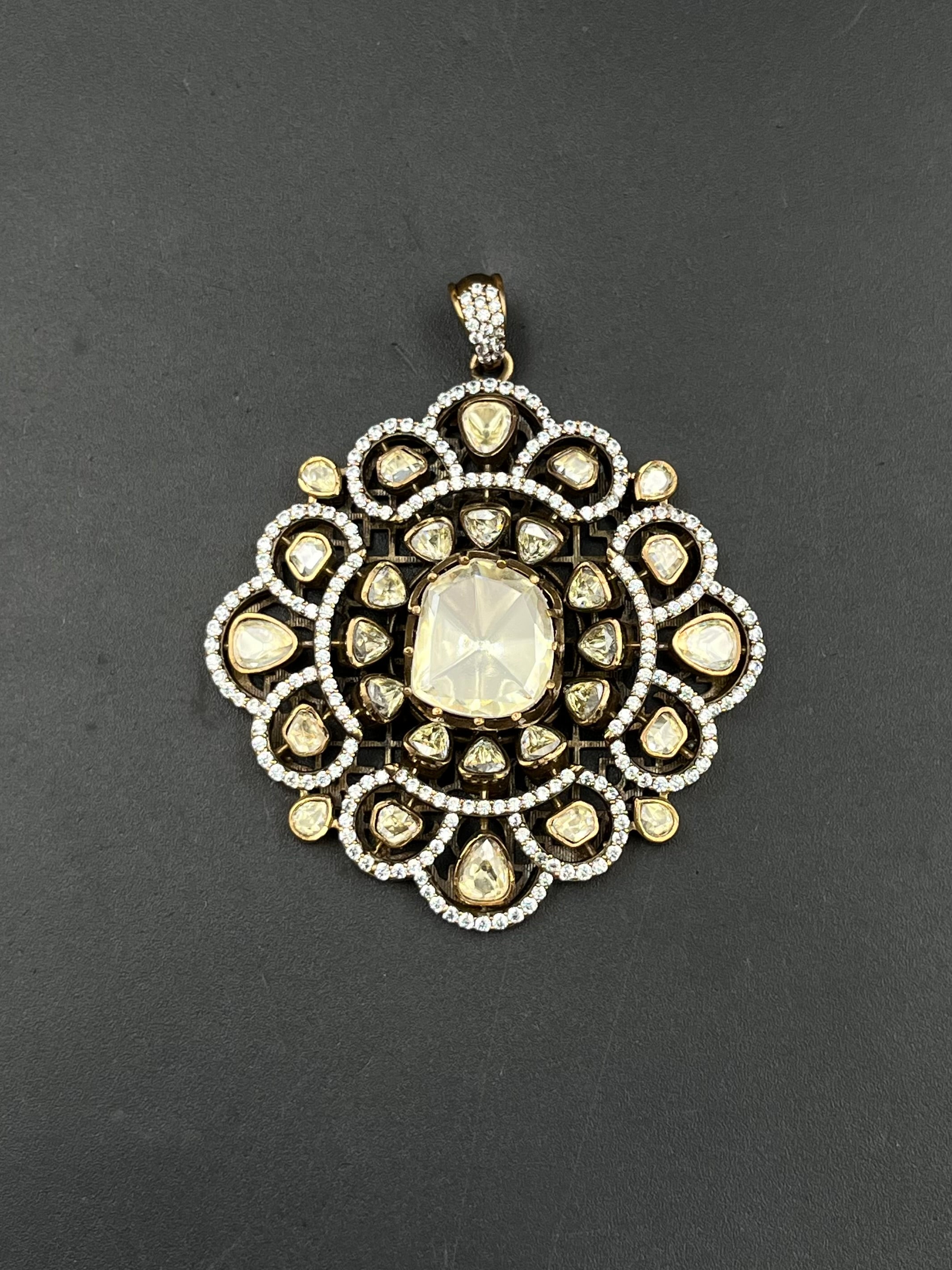 LIYA PENDANT