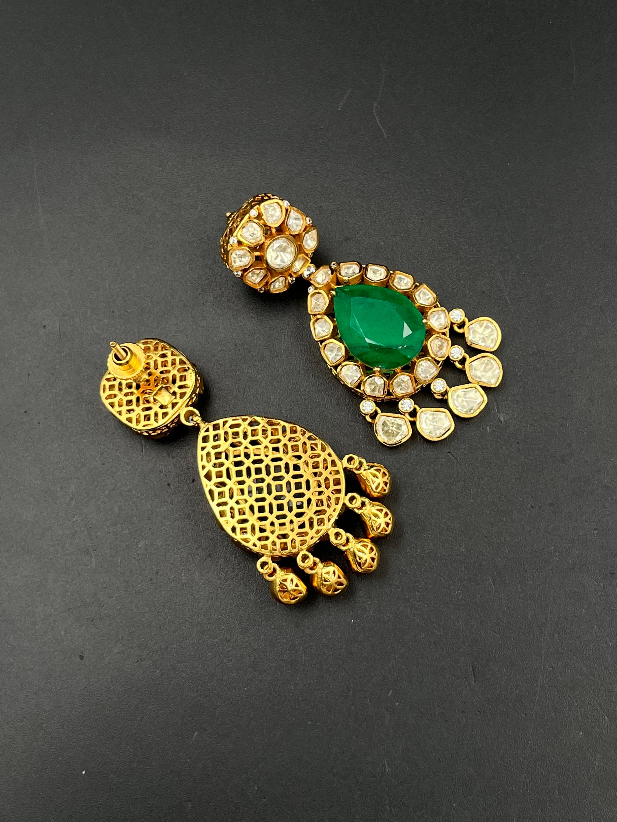 JIYA EARRING